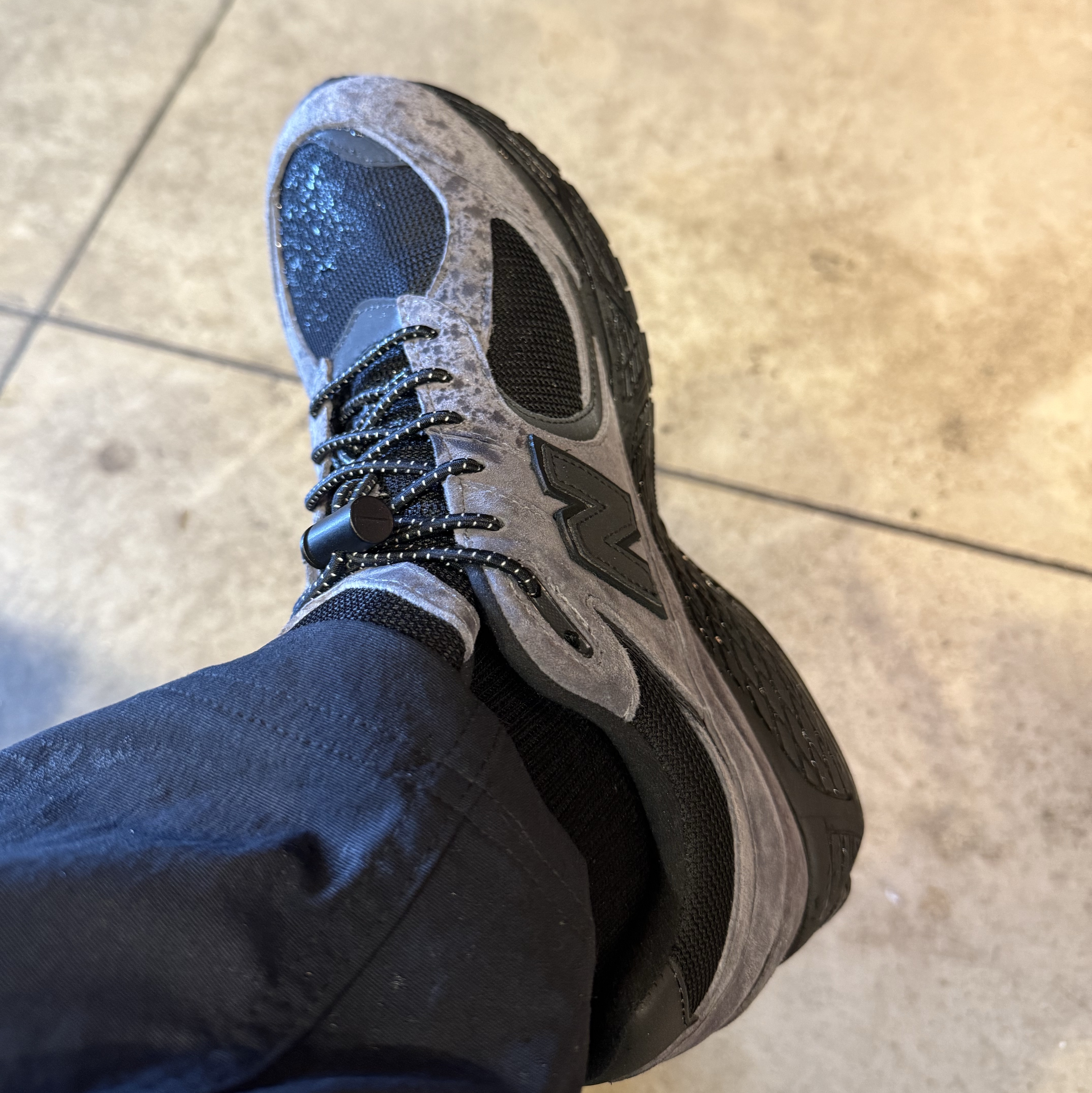 New Balance x JJJJound 2002R Gore-Tex Charcoal 착용 스타일
