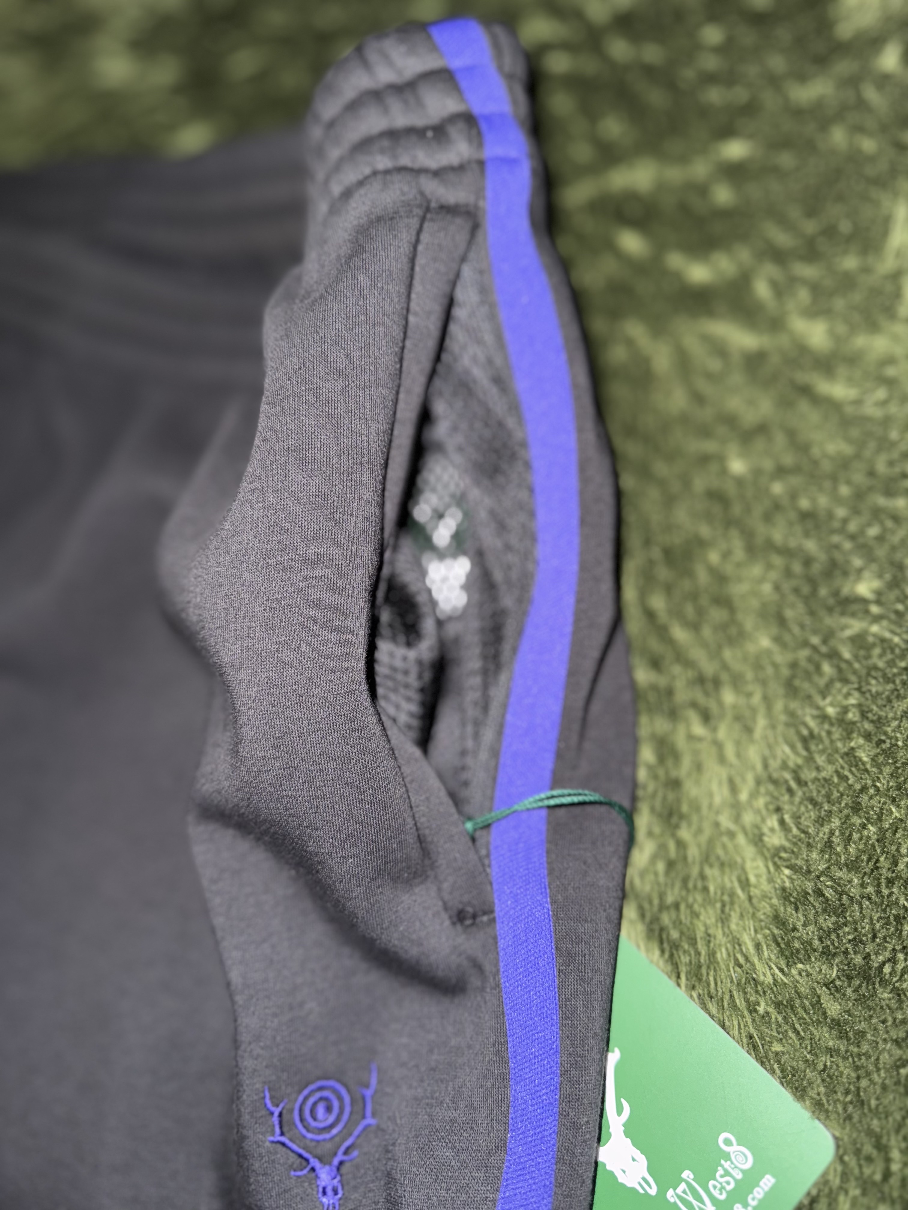 South2 West8 Fleece Trainer Pants Black Purple 착용 스타일 - 3