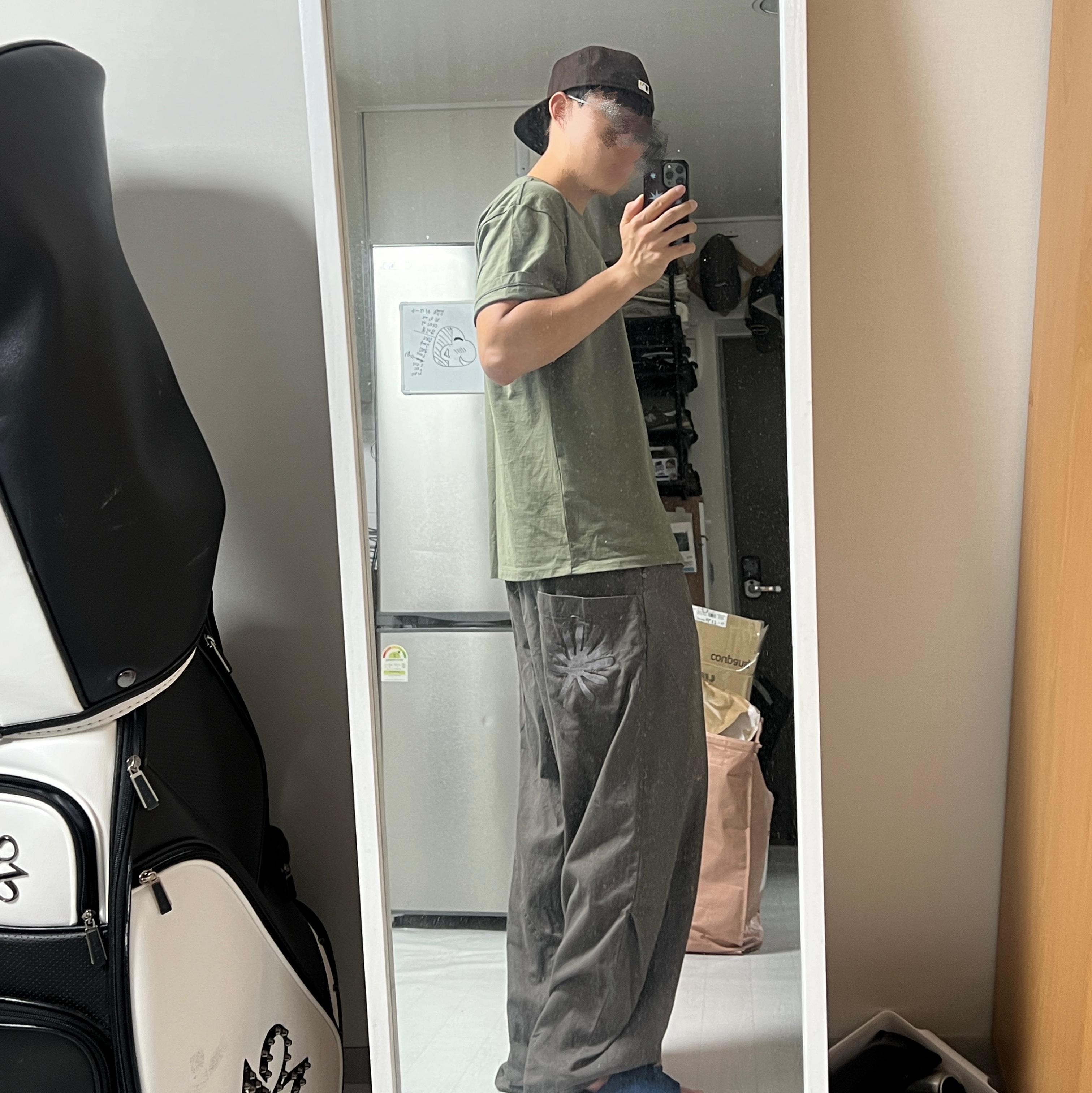 DANDEL Structure Balloon Chino Pants Dark Mocha, New Era MLB Authentic San Diego Padres Game Brown 착용 스타일