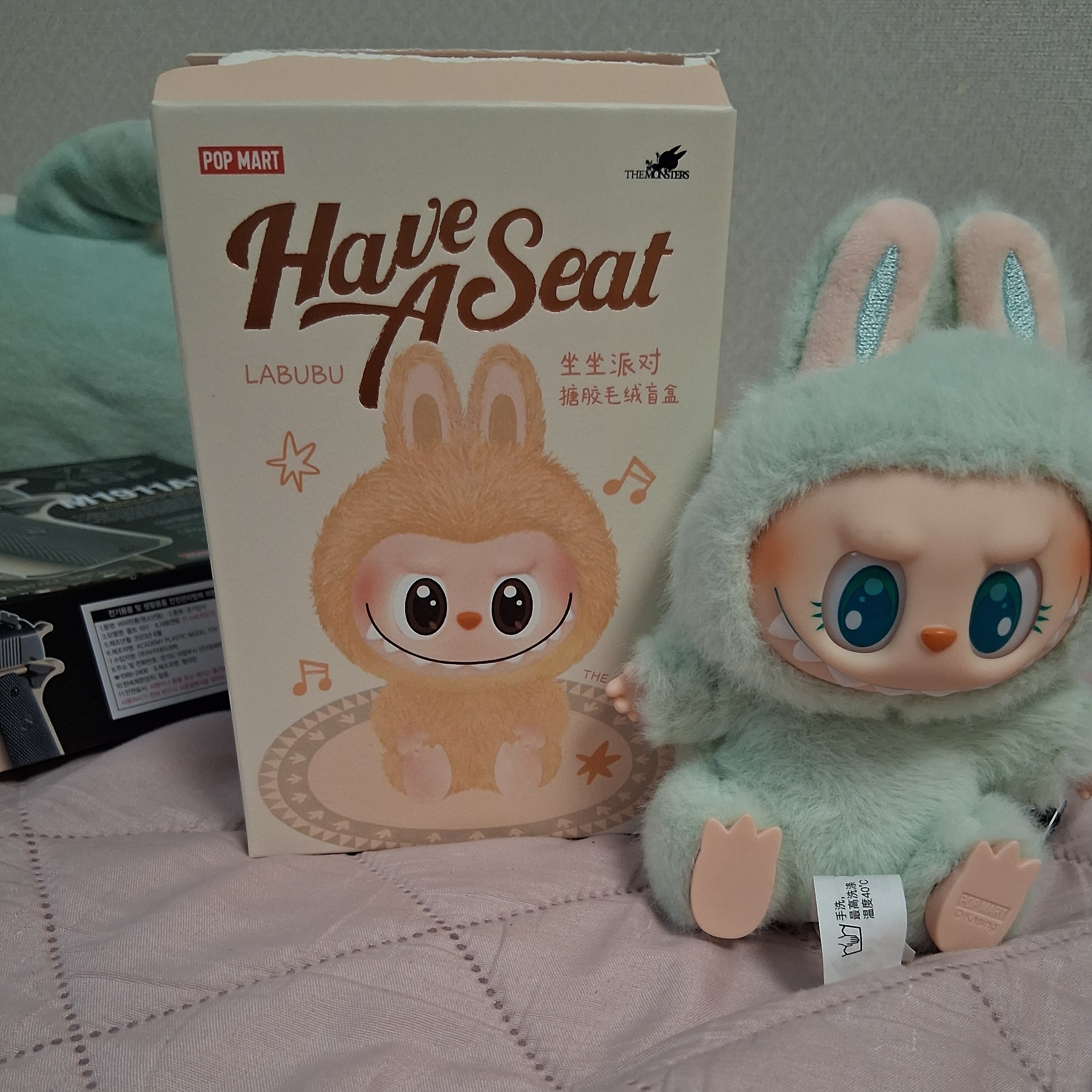 Pop Mart Labubu Let's Play Together Doll Series Ququ Keyring (Opened Case) 착용 스타일