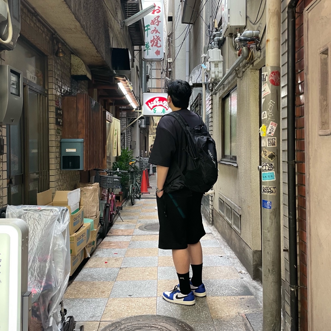 Jordan 1 Retro Low OG Game Royal, Salomon Trailblazer 30 Black 착용 스타일