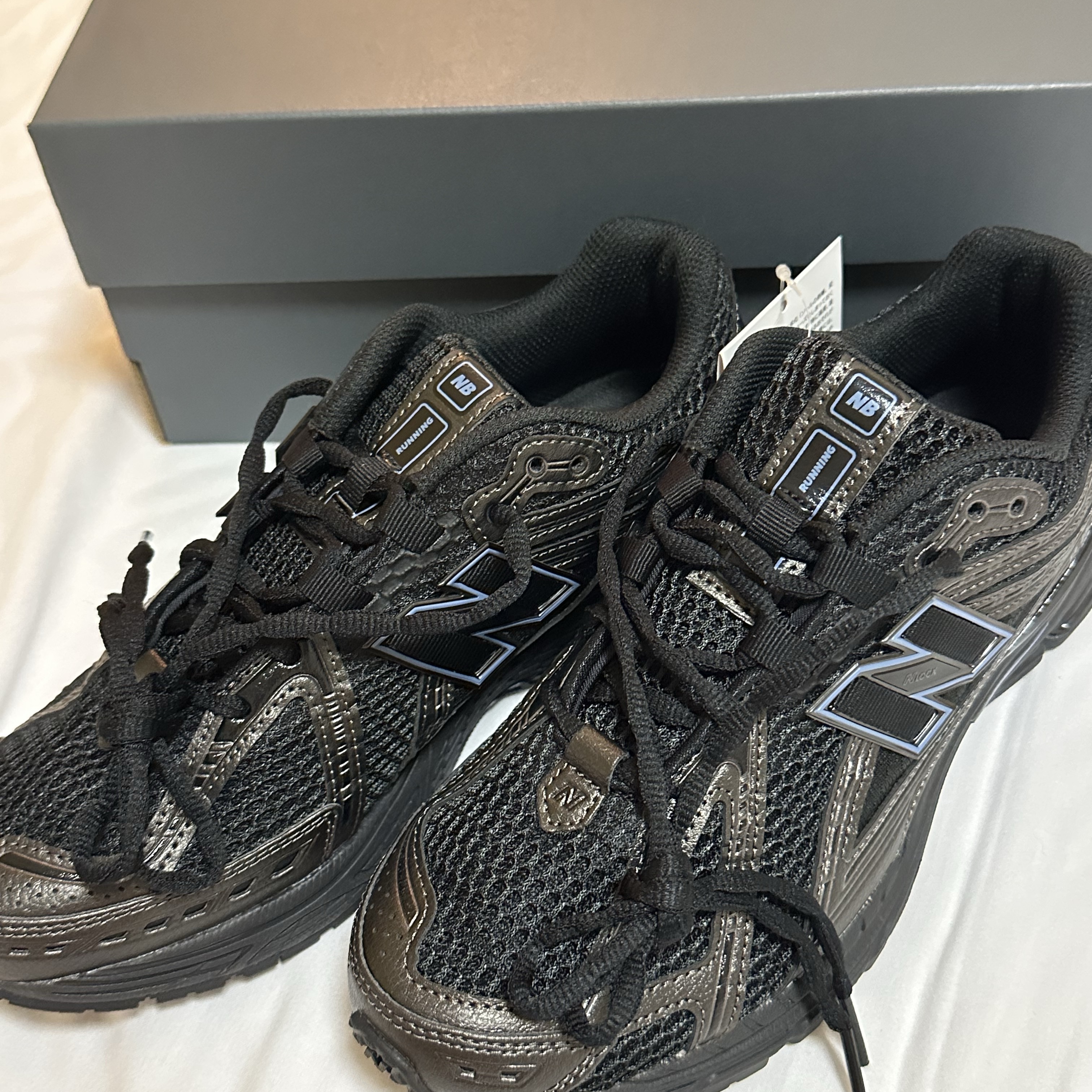 New Balance 1906R Black Blue 착용 스타일