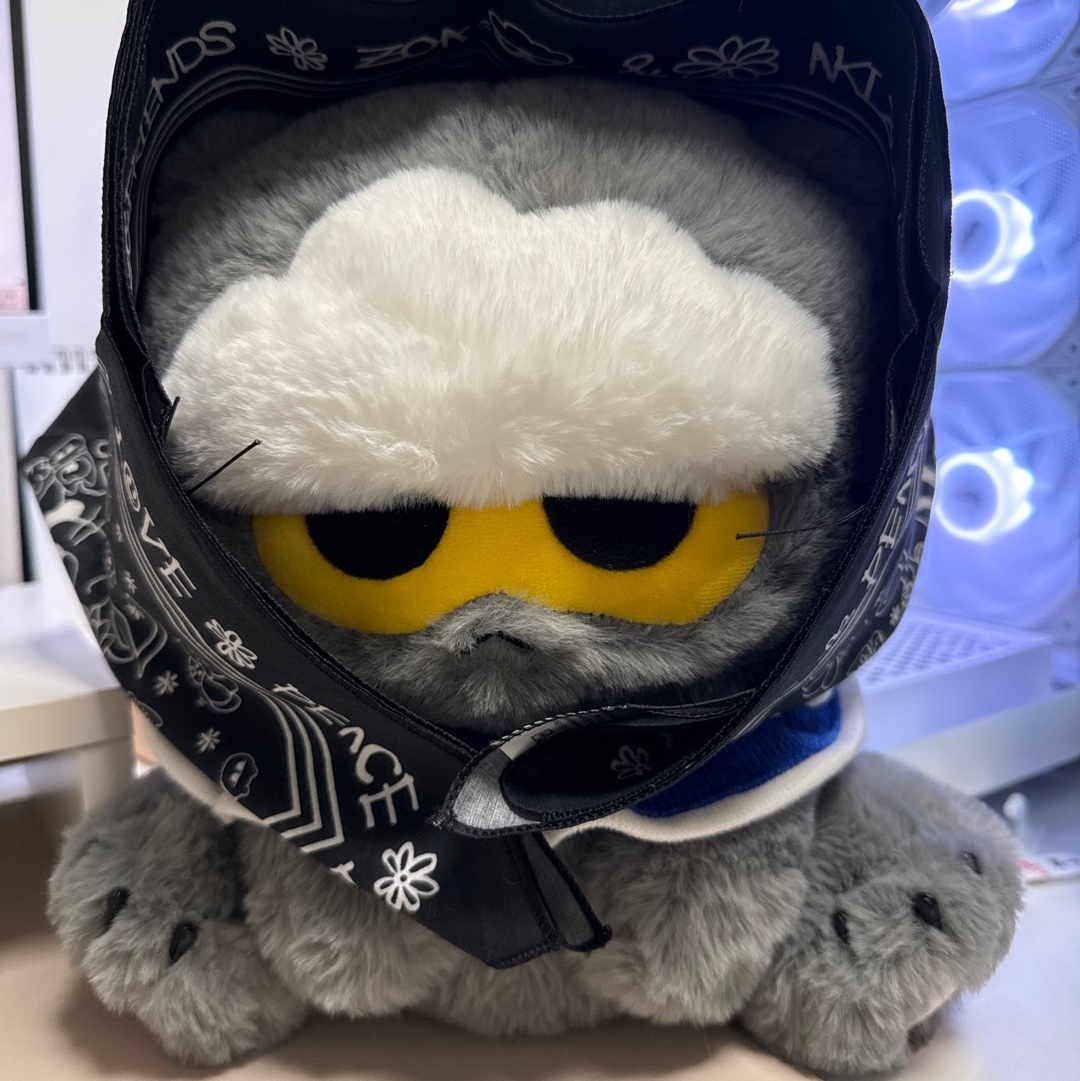 Zo&Friends Zoa Medium Plush Grey 착용 스타일 - 2