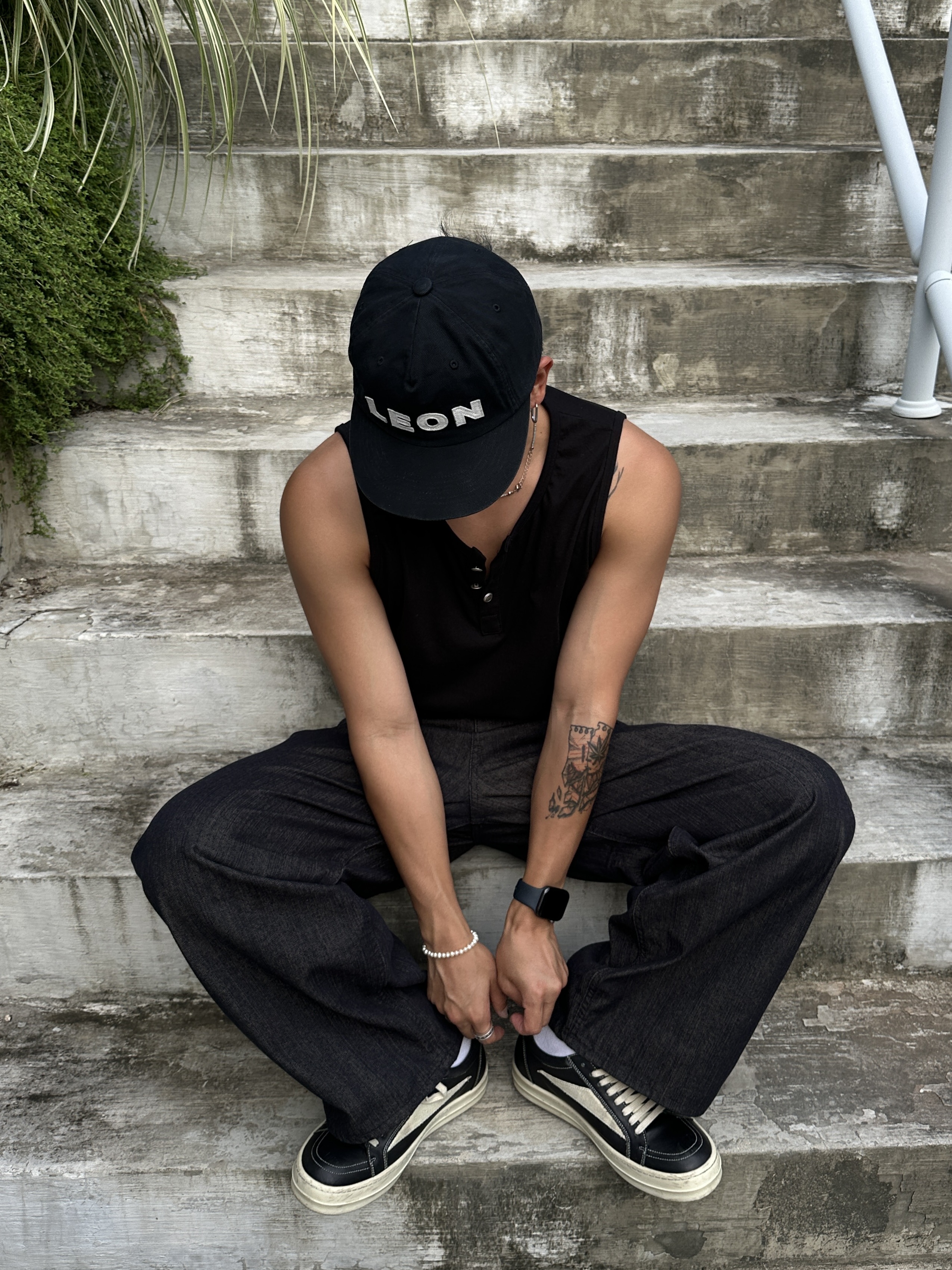 Rick Owens Luxor Vintage Sneakers Black Milk 착용 스타일 - 2