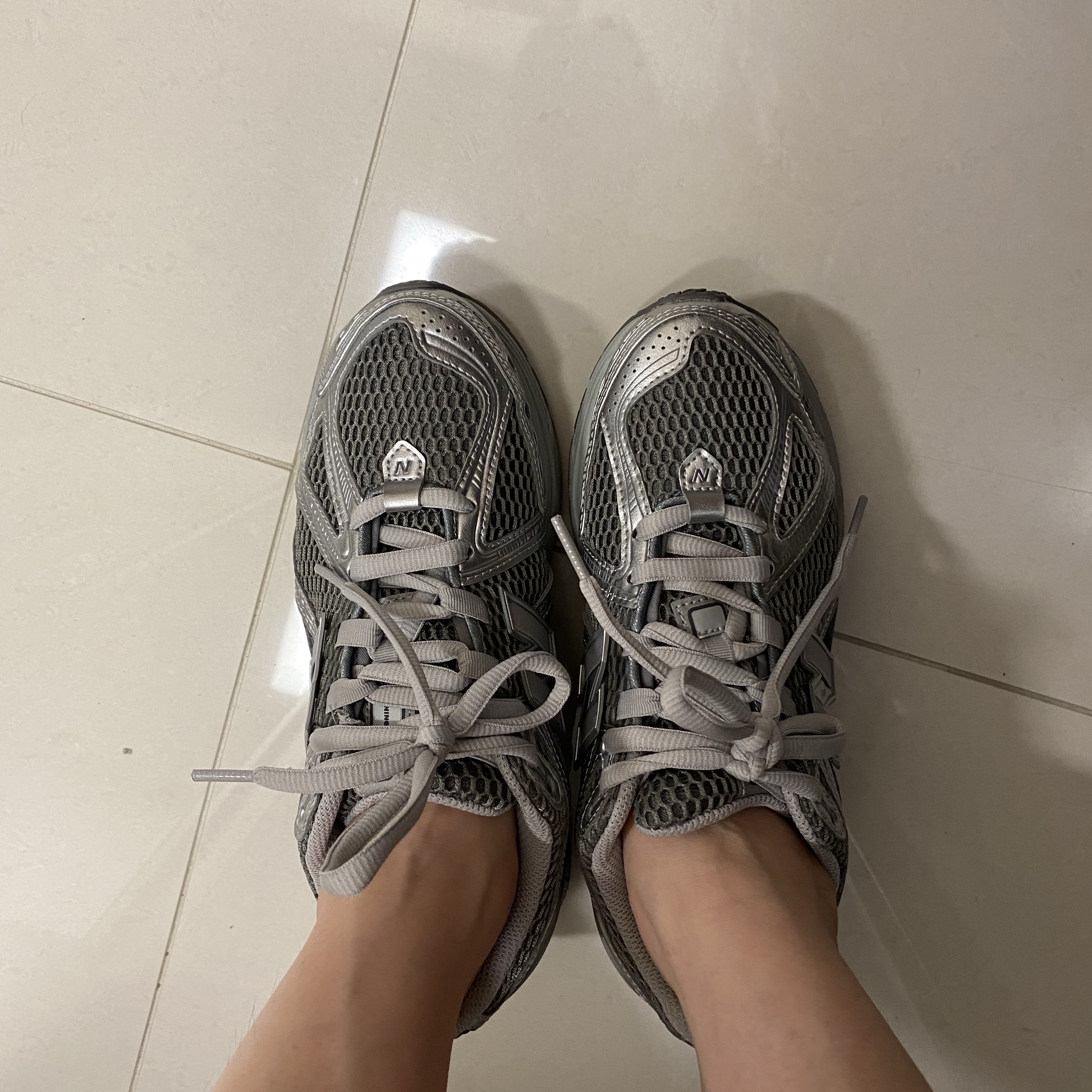 New Balance 1906R Harbor Grey Silver Metalic 착용 스타일