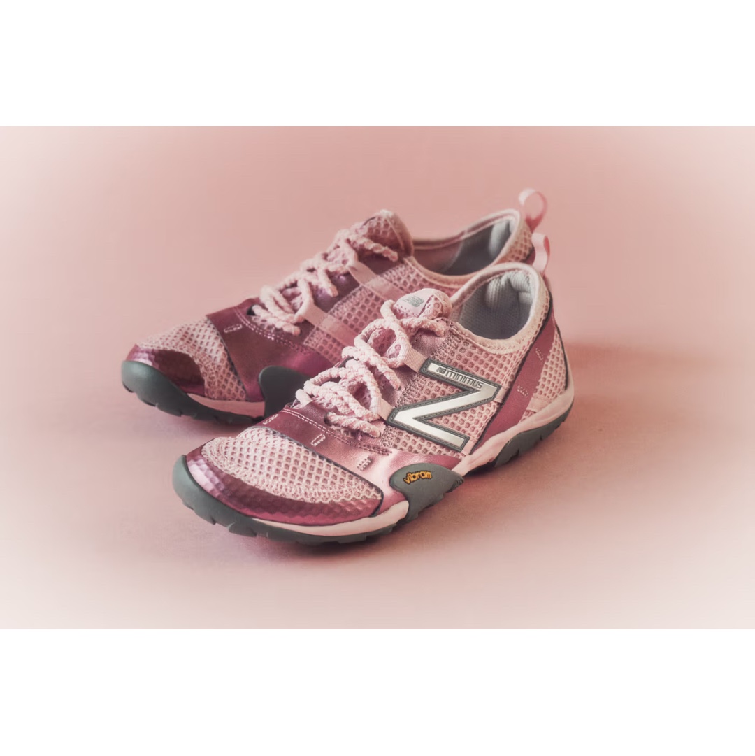 New Balance Minimus MT10O Slate Grey Silver Metallic, New Balance Minimus MT10O Black Castlerock 착용 스타일 - 2