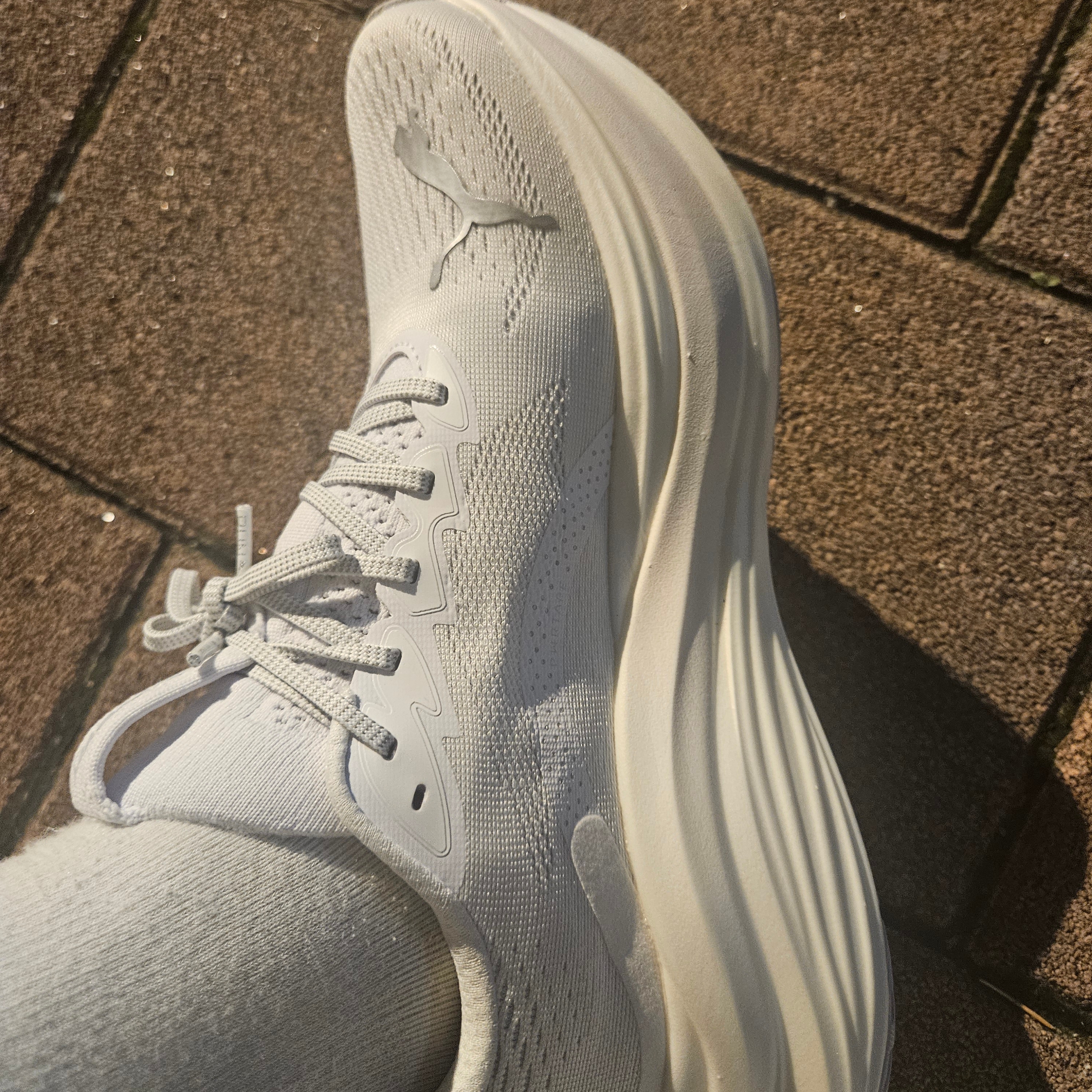 Puma Magmax Nitro White Silver 착용 스타일 - 1