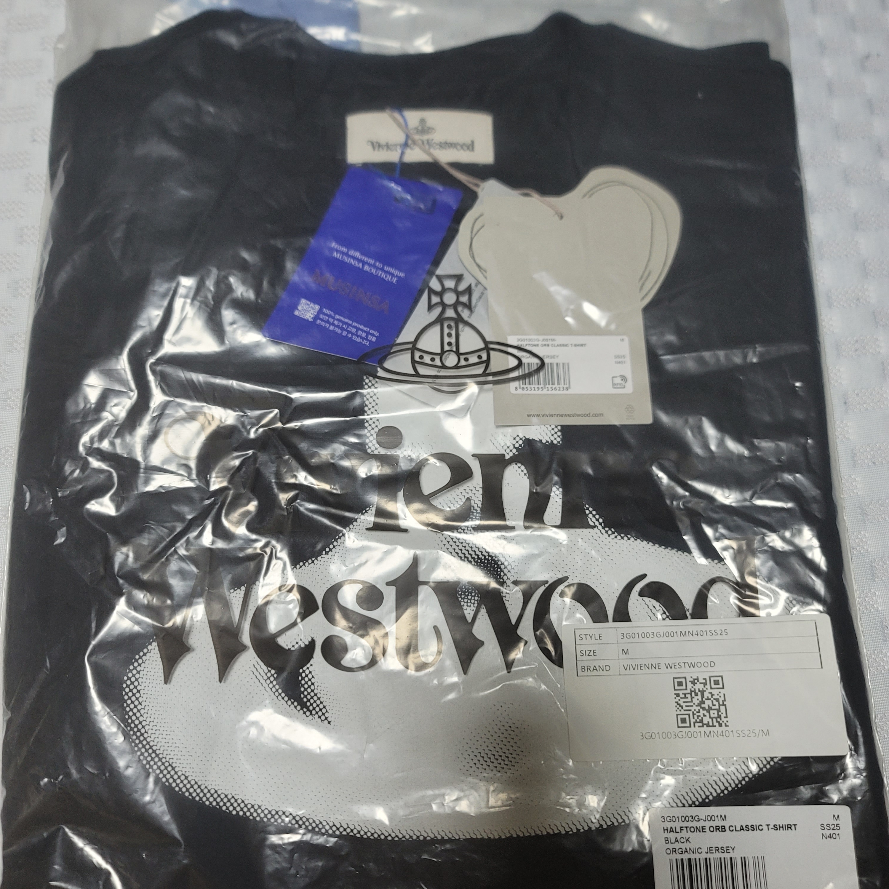 Vivienne Westwood Orb Classic T-Shirt Black 착용 스타일 - 1