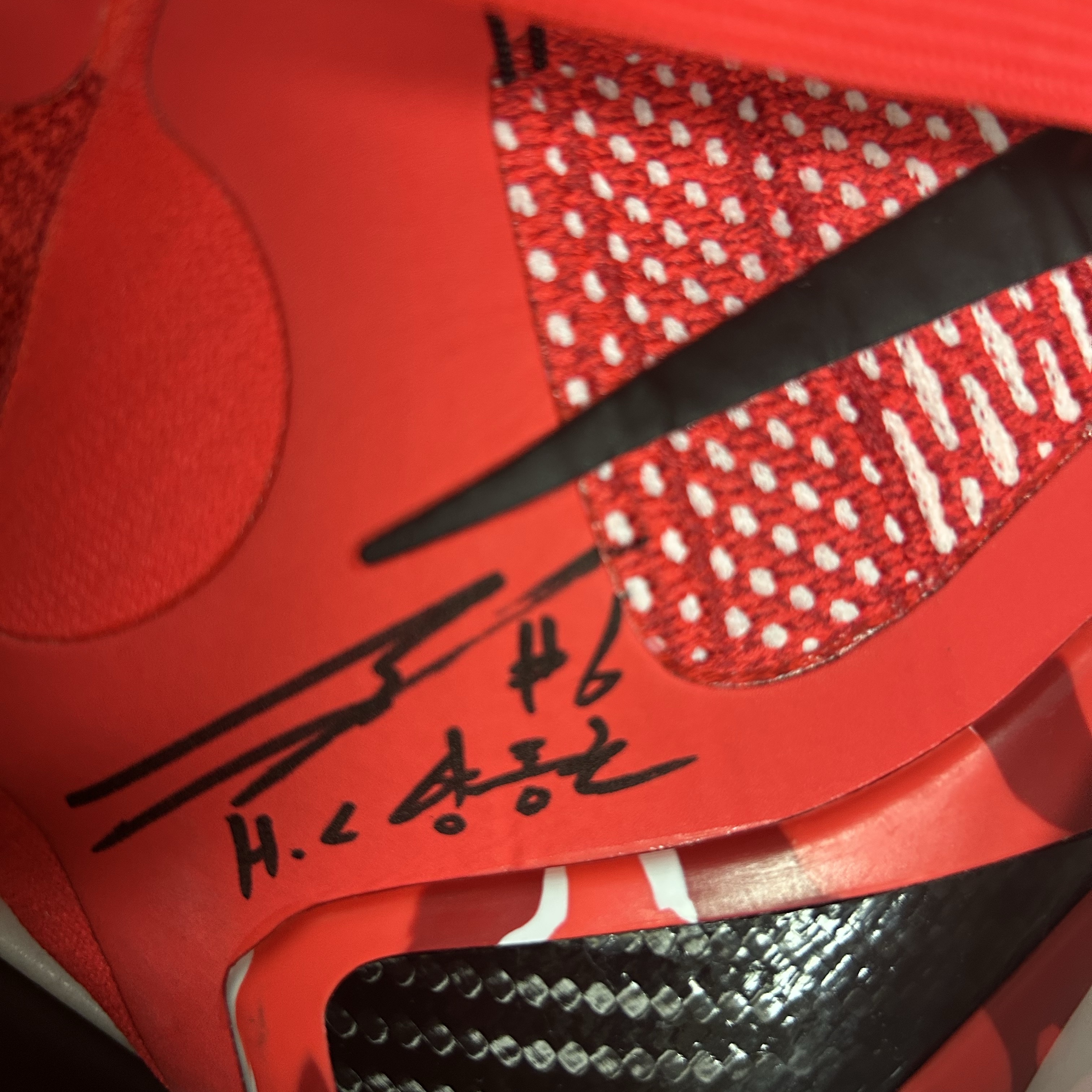 Nike Kobe 9 Elite High Protro Bright Crimson and Emerald Green 착용 스타일