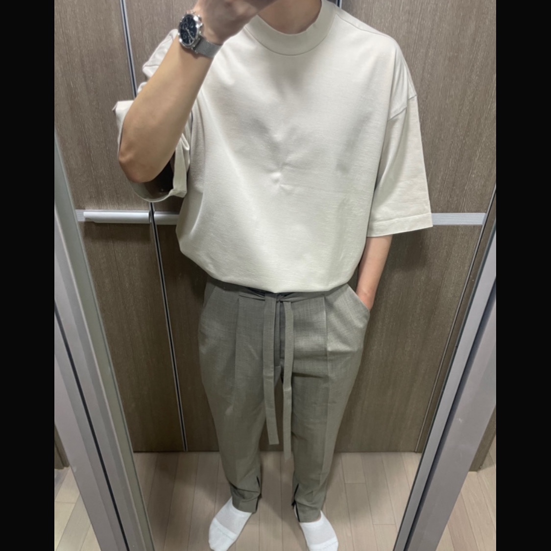 Fear of God The Lounge T-Shirt Cement 착용 스타일