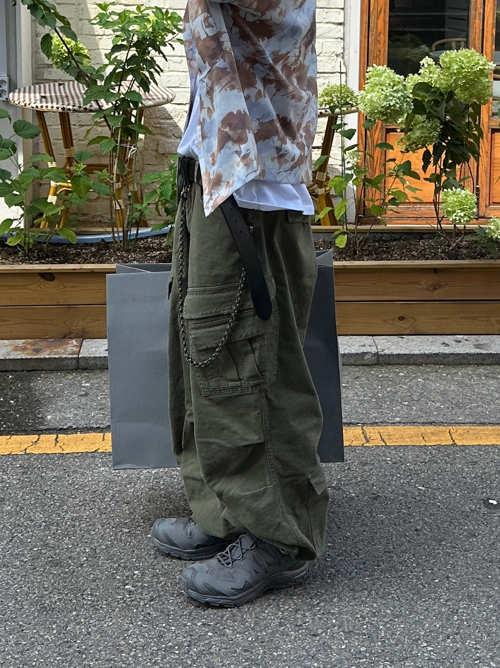 Nonnod Double Pocket Cargo Pants Vintage khaki, Balenciaga Basketball Sneakers Silver Black 착용 스타일 - 2