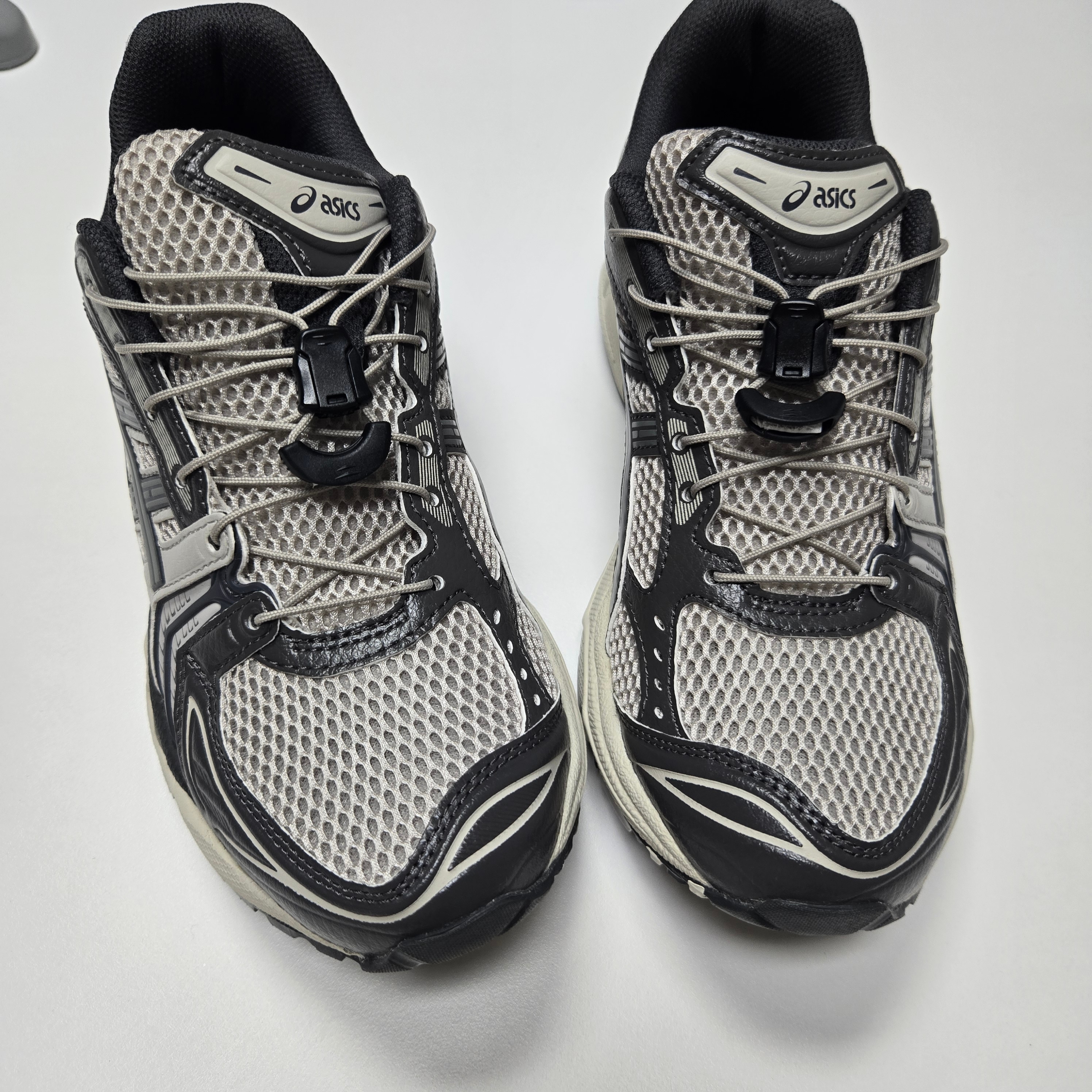 Asics Unlimited Gel-Kayano 14 Oyster Grey Clay Grey 착용 스타일 - 5