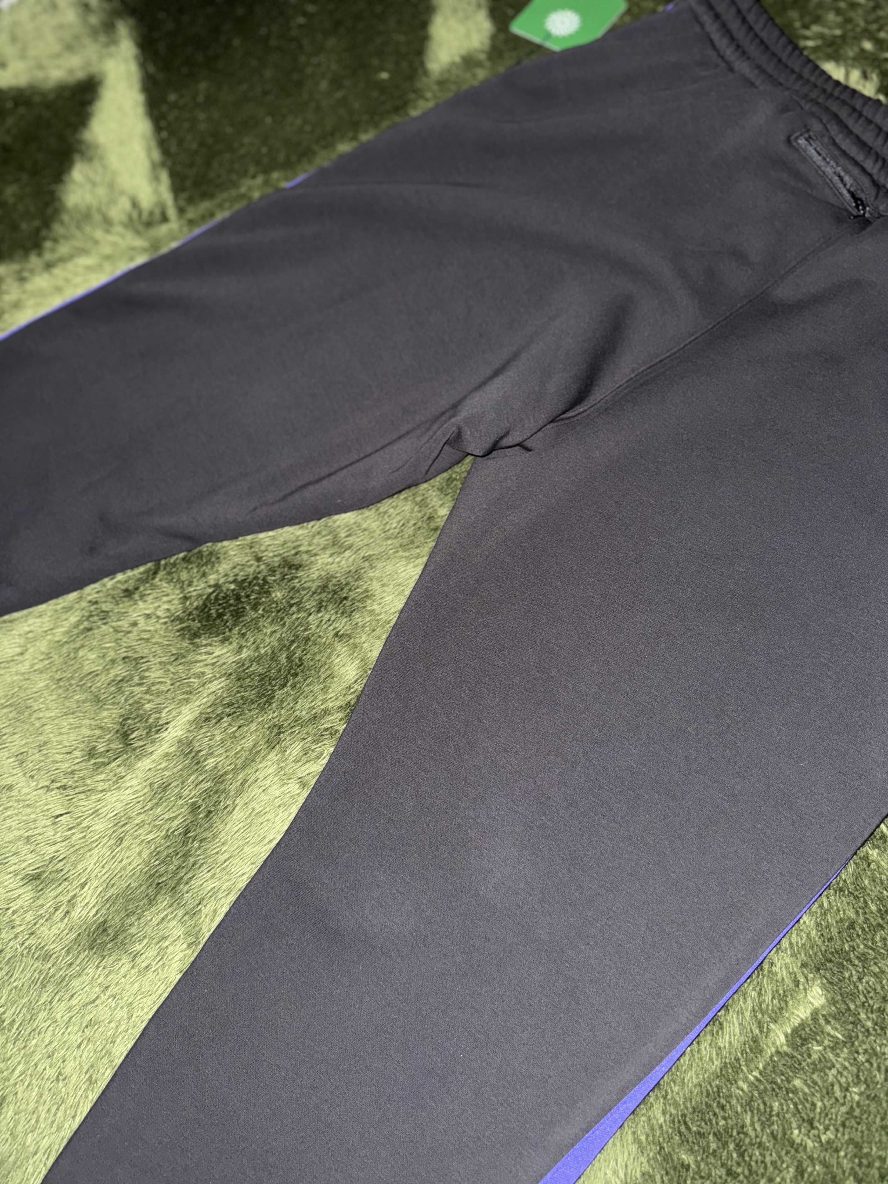 South2 West8 Fleece Trainer Pants Black Purple 착용 스타일 - 10