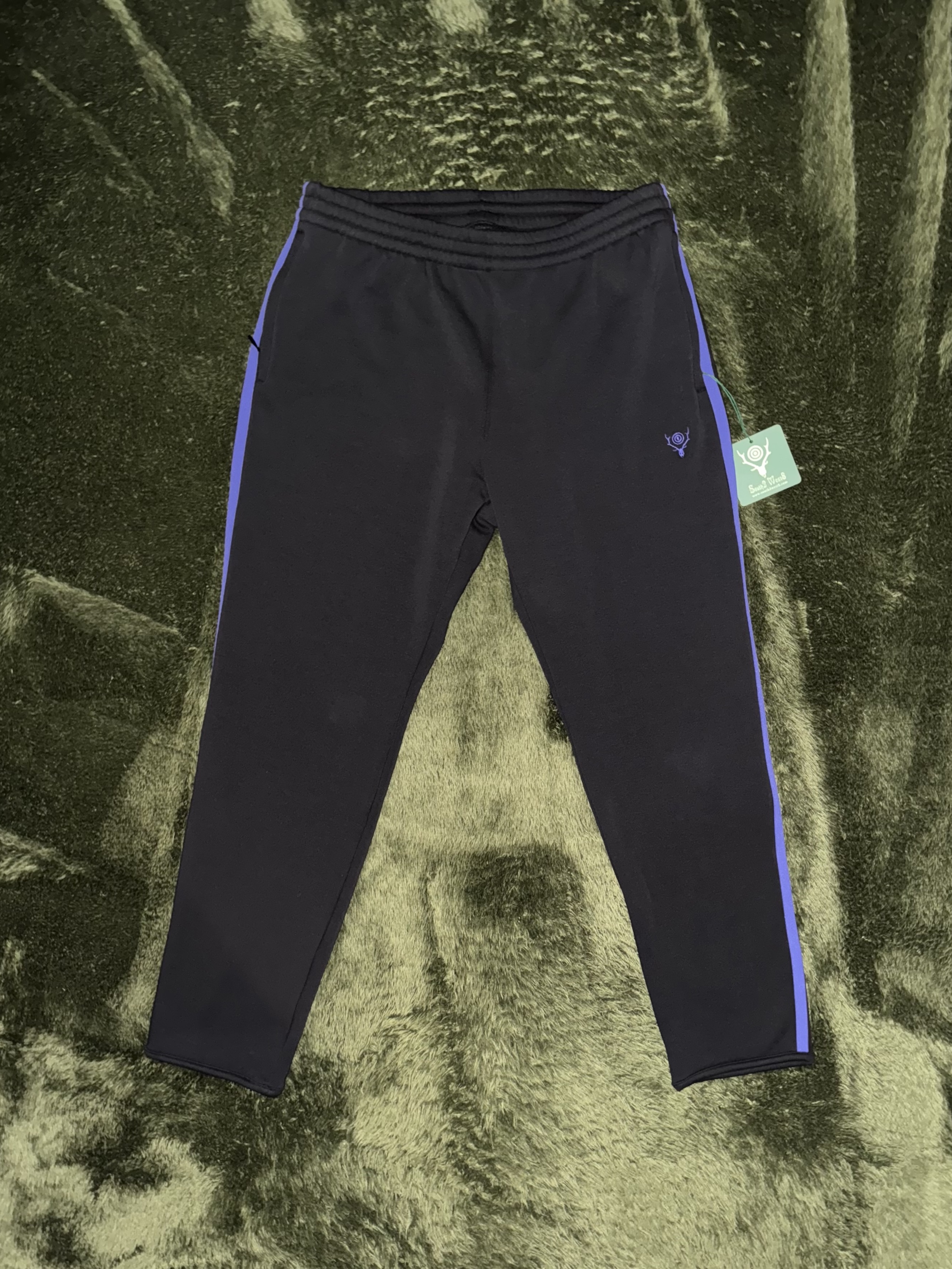 South2 West8 Fleece Trainer Pants Black Purple 착용 스타일 - 1