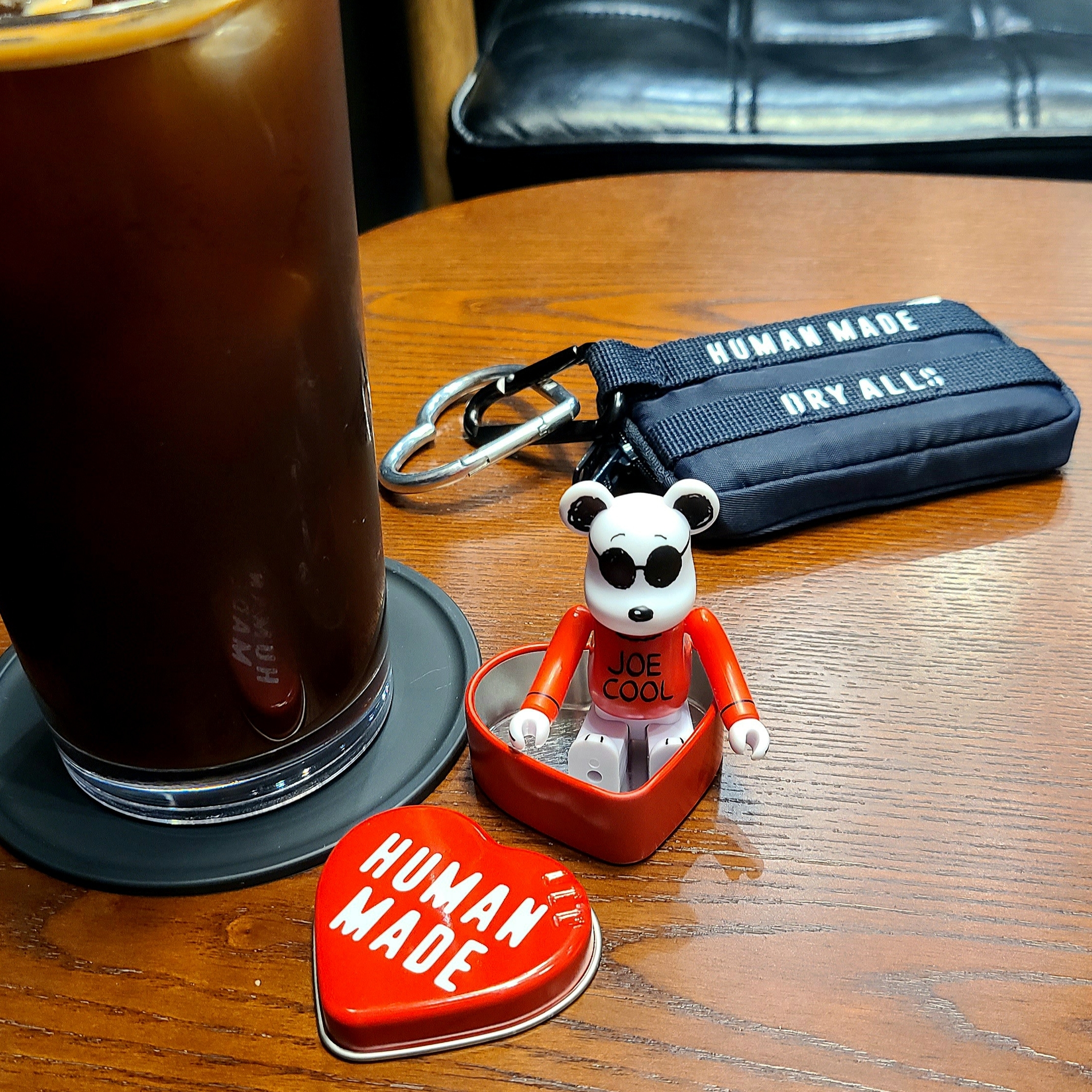 Bearbrick Peanuts Joe Cool 100% & 400% Set, Human Made Military Card Case Navy 착용 스타일 - 2