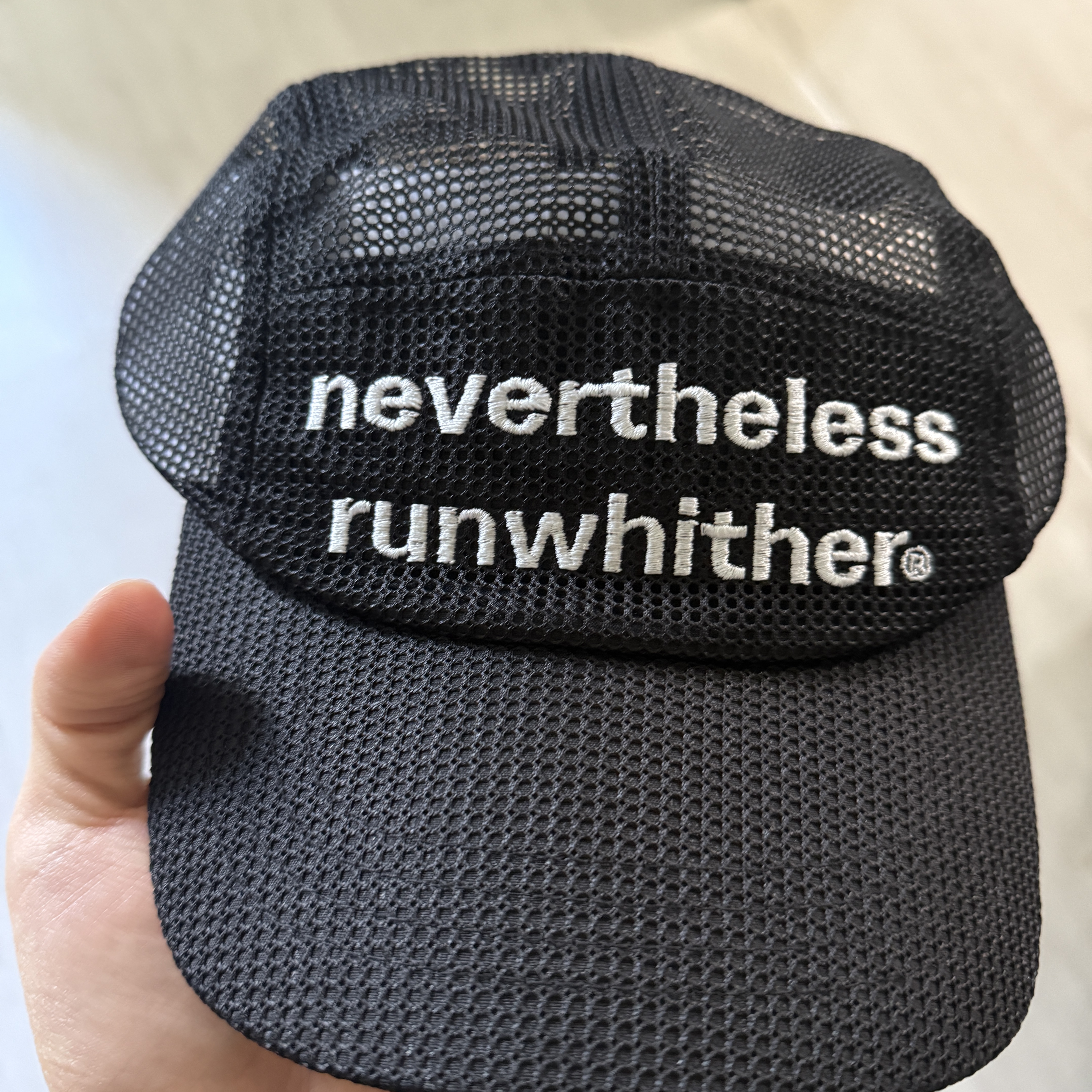 [KREAM 단독] runwhither Mesh Cap Black 착용 스타일 - 1
