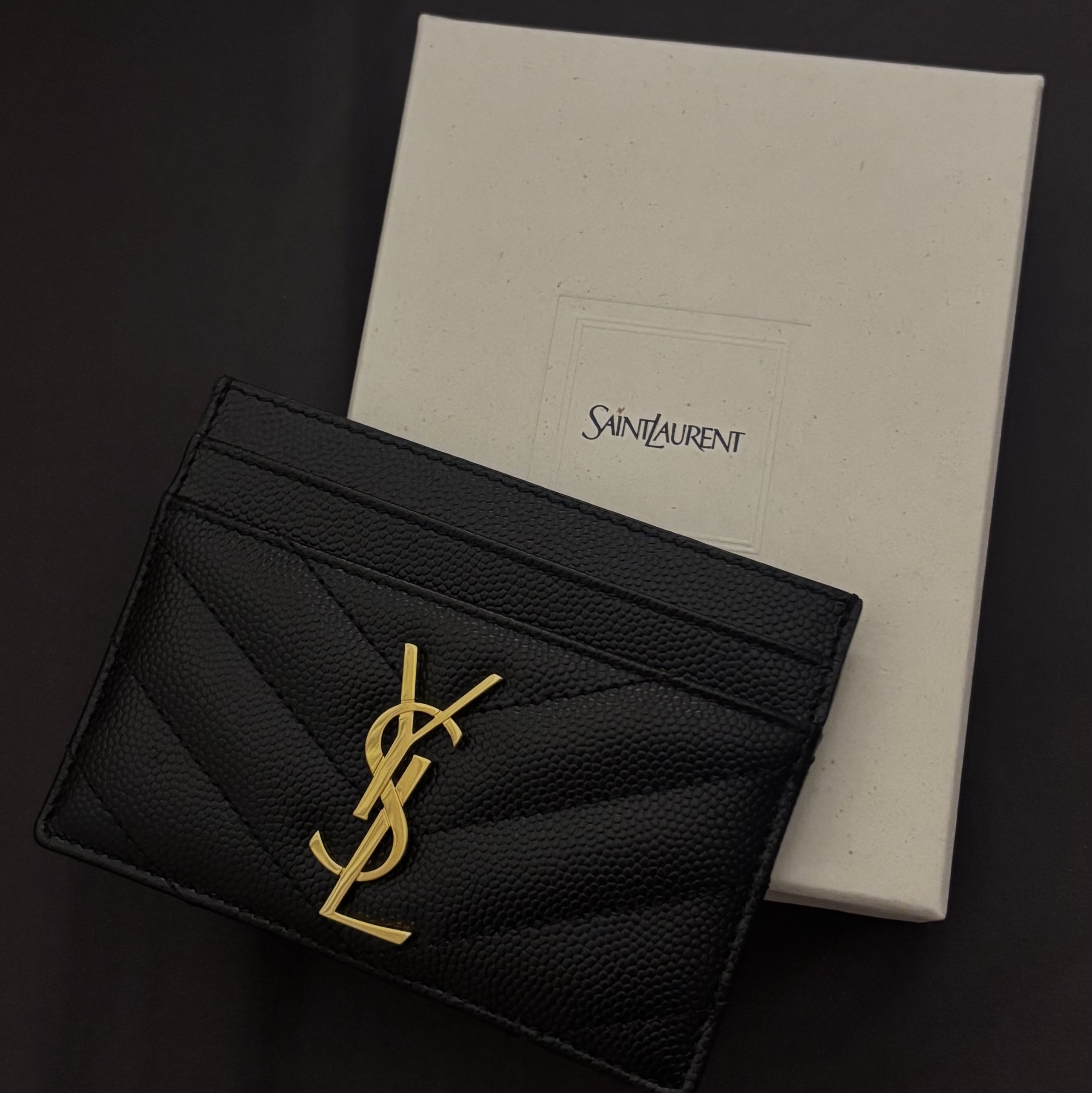 Saint Laurent Cassandre Matelasse Card Case in Grain De Poudre Embossed Leather Black 착용 스타일