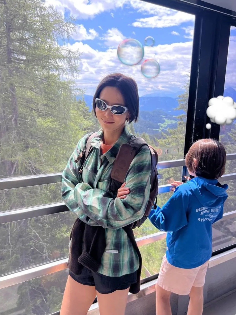 Montbell Trekking Glasses Silver Metallic Light Grey, Montbell Versalite Pack 20 Backpack Ice White 착용 스타일 - 9