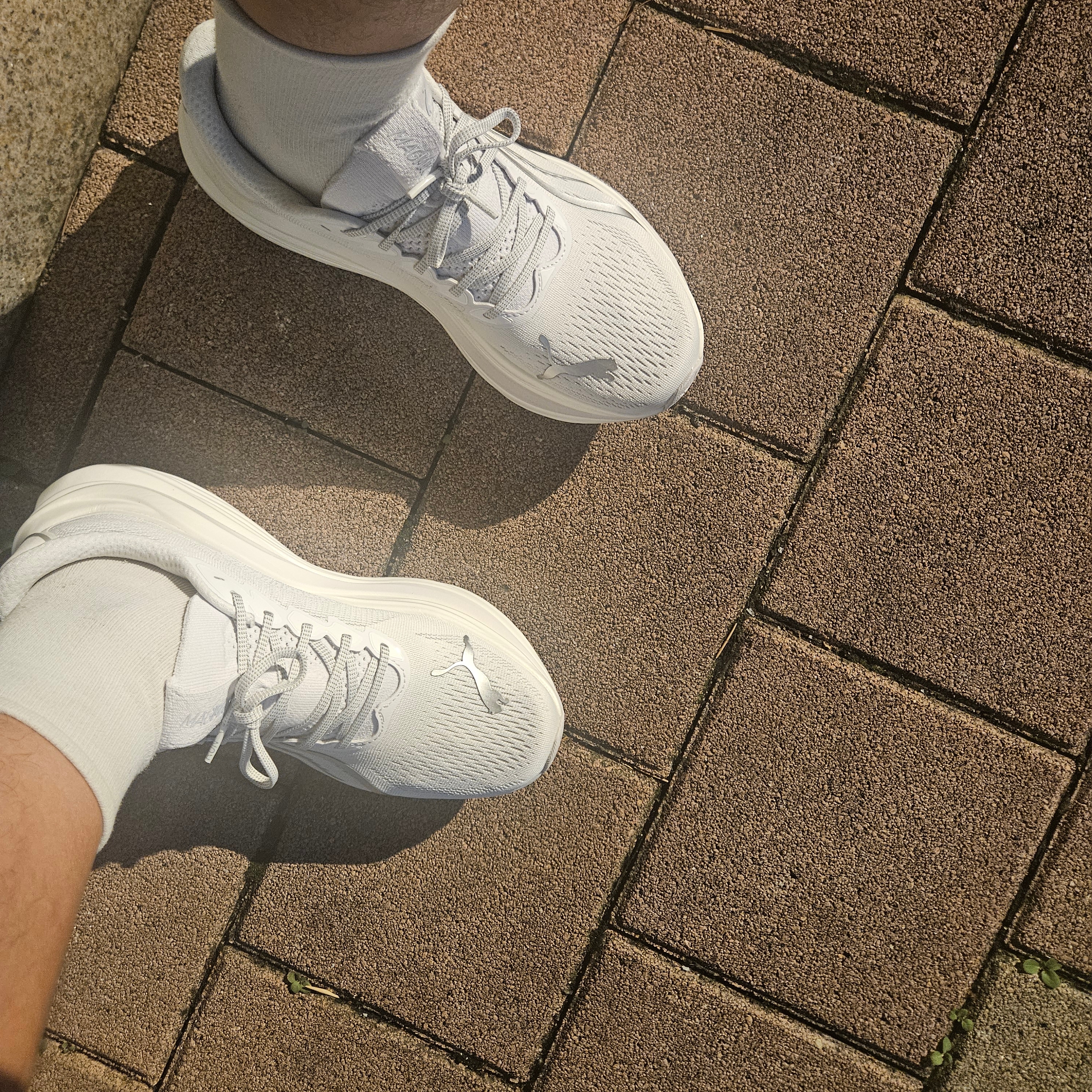 Puma Magmax Nitro White Silver 착용 스타일 - 2