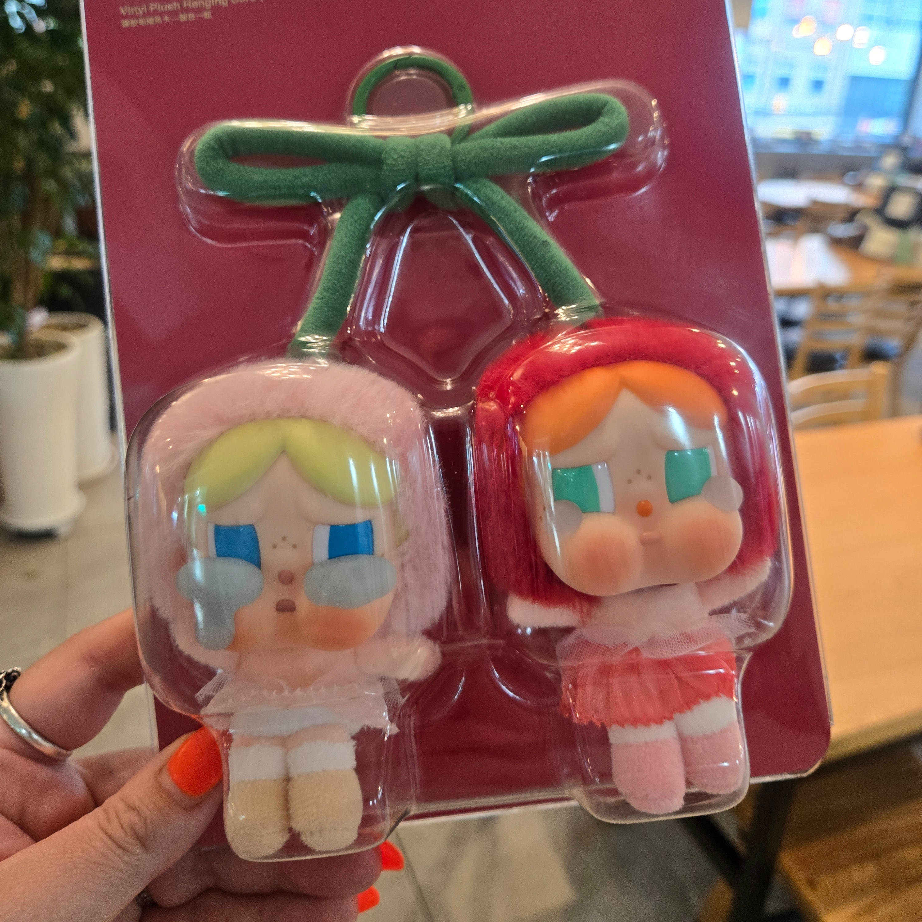 Pop Mart Crybaby Crying For Love Series Vinyl Plush 착용 스타일