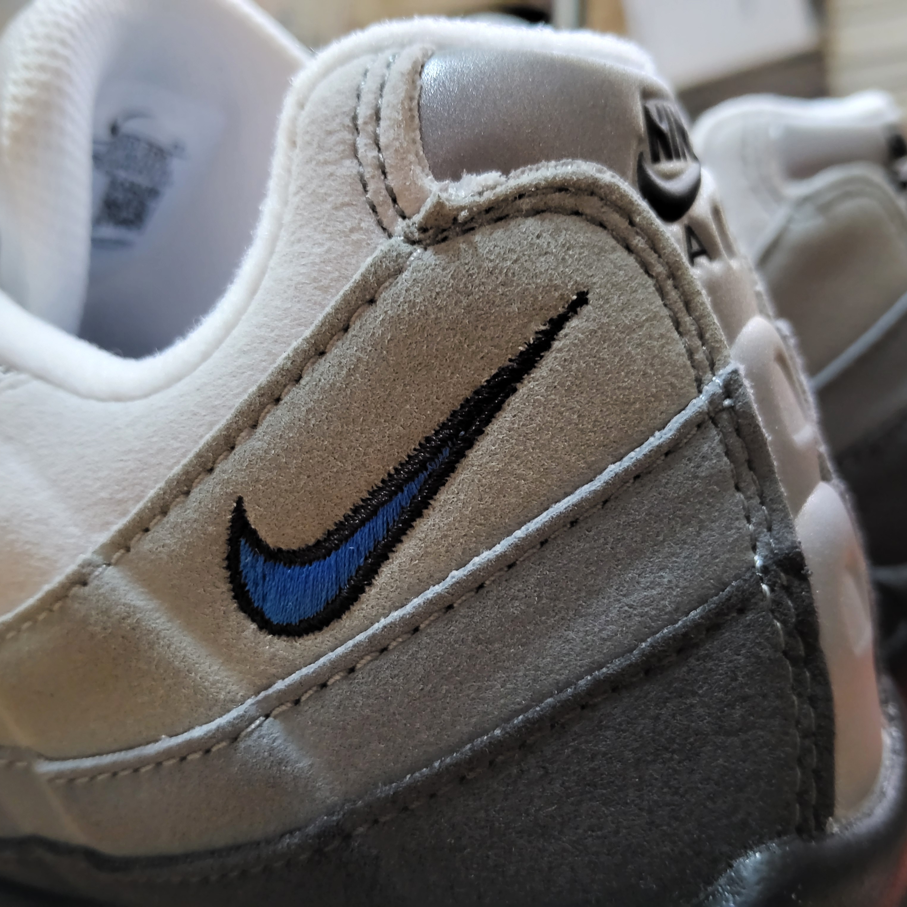 Nike Air Max 95 OG Cool Grey and Blue Spark 착용 스타일 - 4