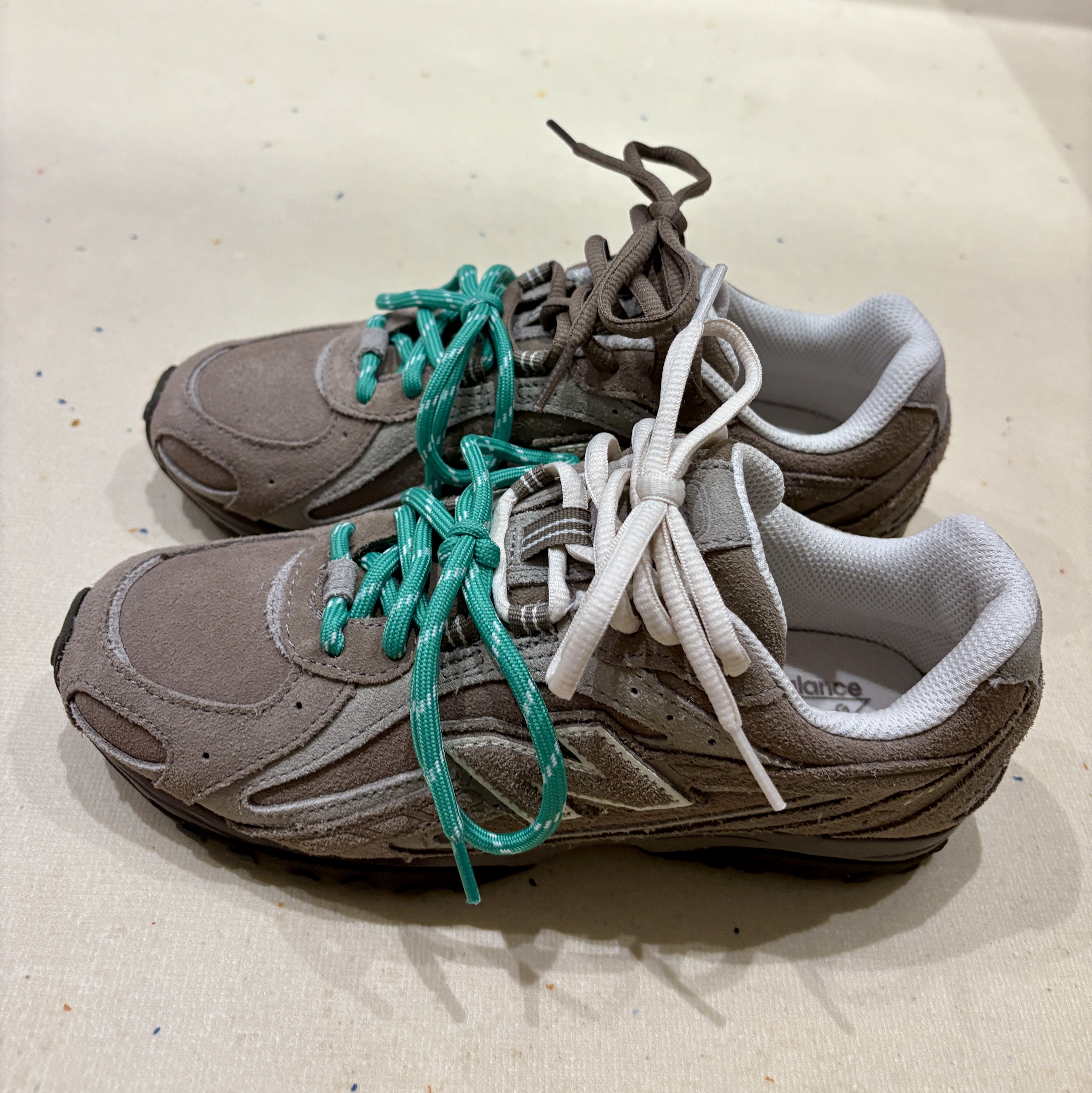 New Balance 204L Suede Mushroom Arid Stone 착용 스타일 - 2