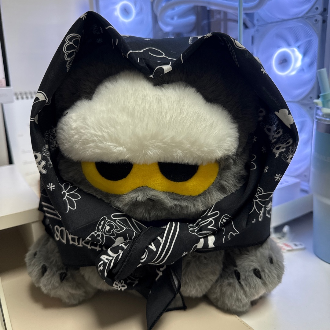 Zo&Friends Zoa Medium Plush Grey 착용 스타일 - 3