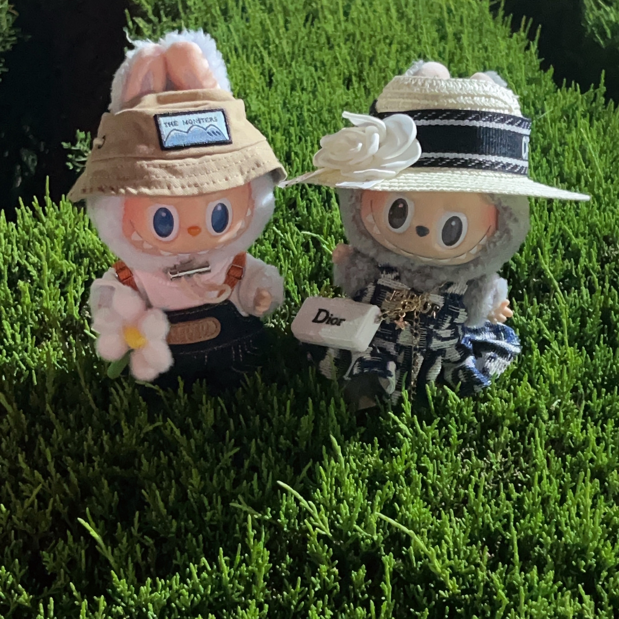 Pop Mart Fall In Wild Labubu Series Toy Keyring, Pop Mart Labubu The Monsters Labubu Tasty Macarons Series Sesame Bean Keyring (Opened Case) 착용 스타일