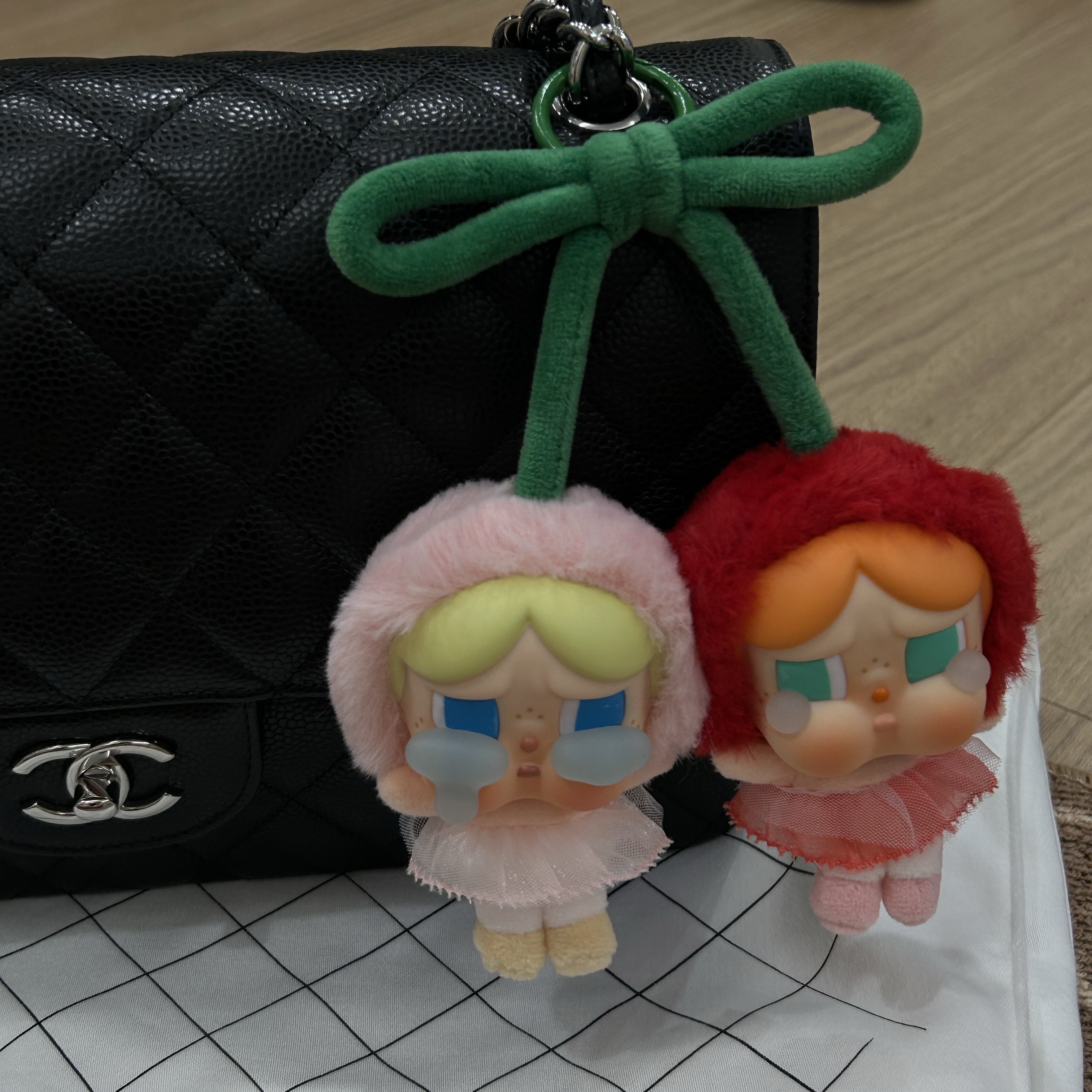Pop Mart Crybaby Crying For Love Series Vinyl Plush, Chanel Classic Large Caviar Silver ์ฐฉ์ฉ ์คํ์ผ - 2