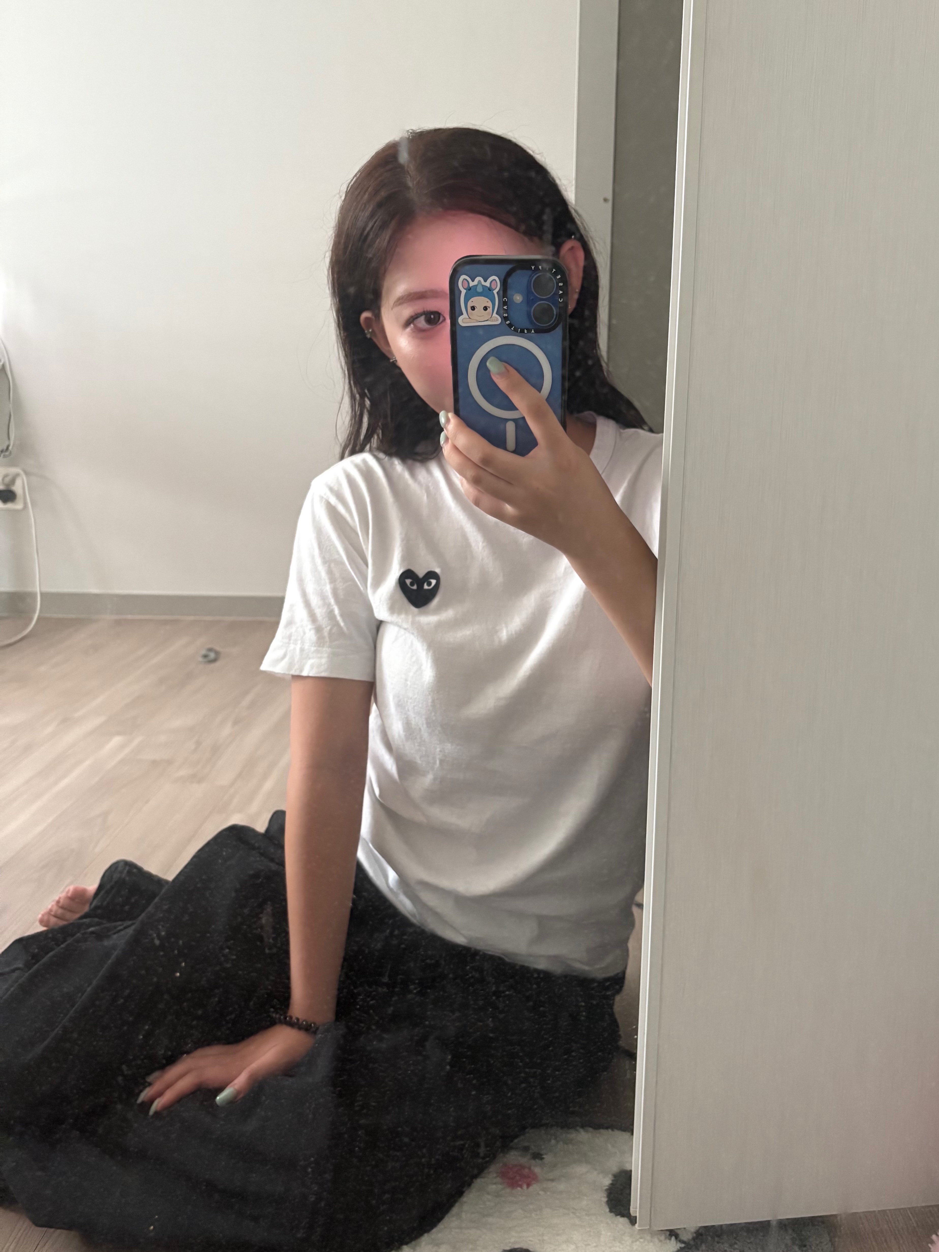 Play Comme des Garcons Black Heart T-Shirt White 착용 스타일