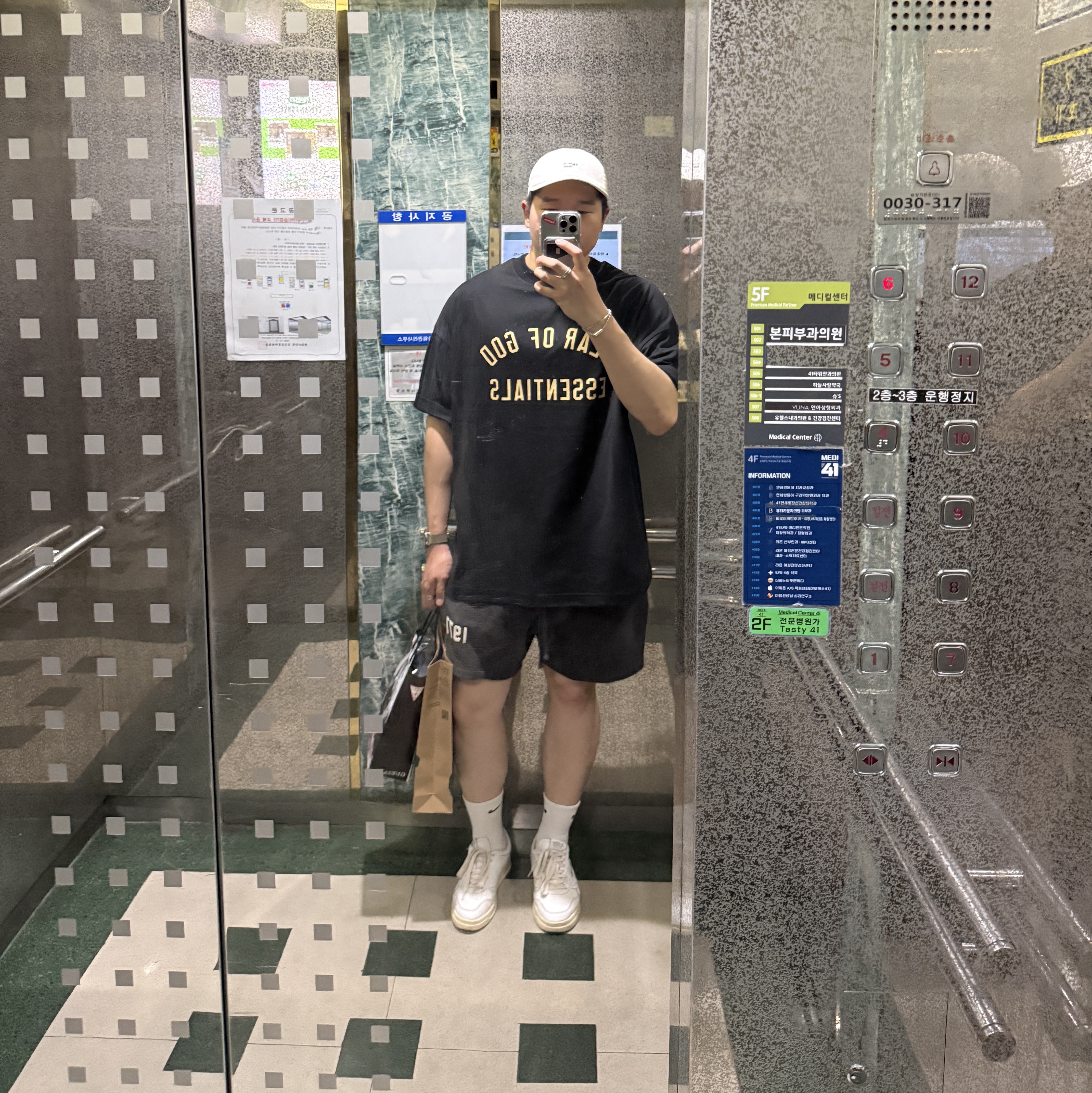 Essentials Jersey Crewneck Tee Black - 24FW 착용 스타일
