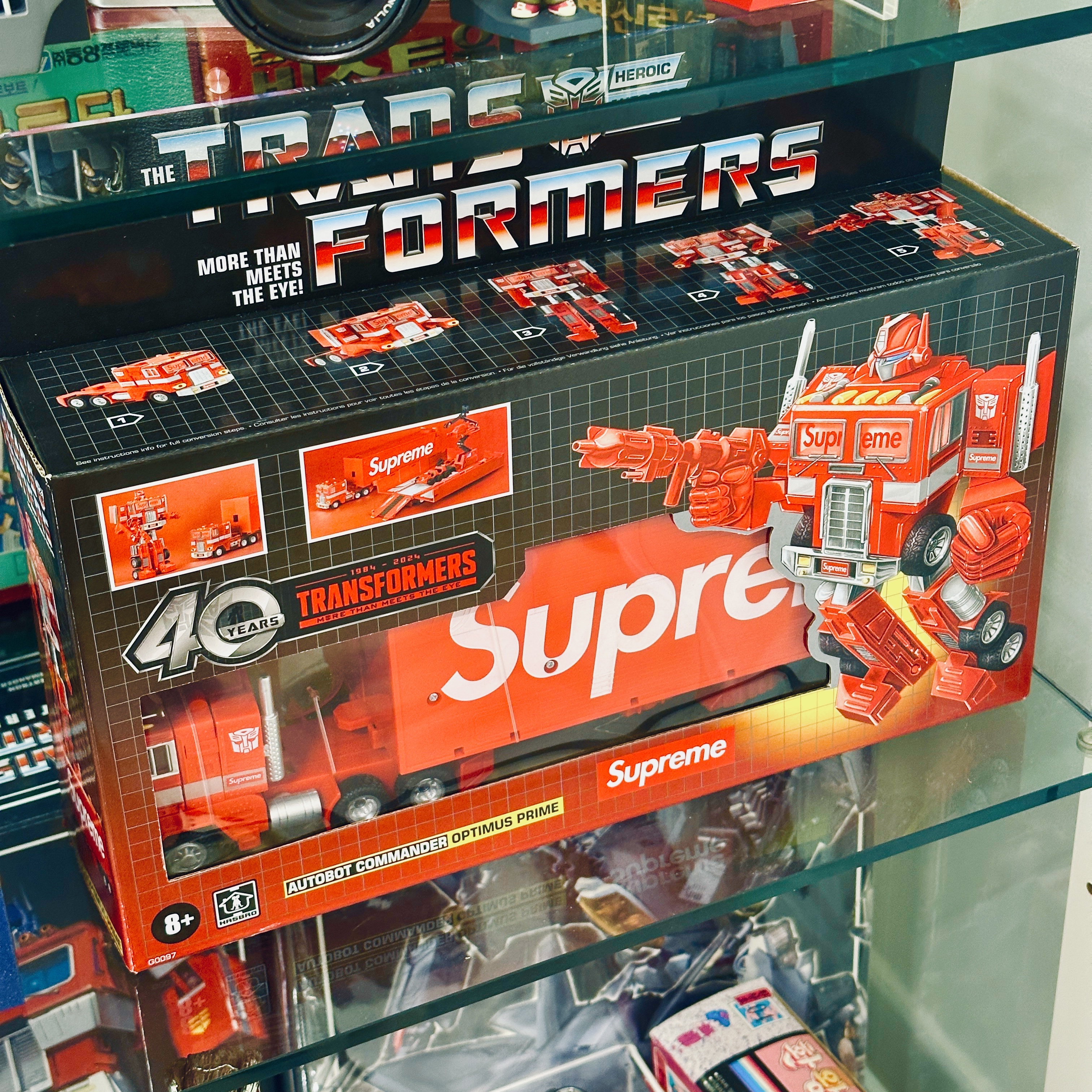 Supreme x Transformers G1 Optimus Prime Figure Red - 25SS (Korean Ver.) 착용 스타일