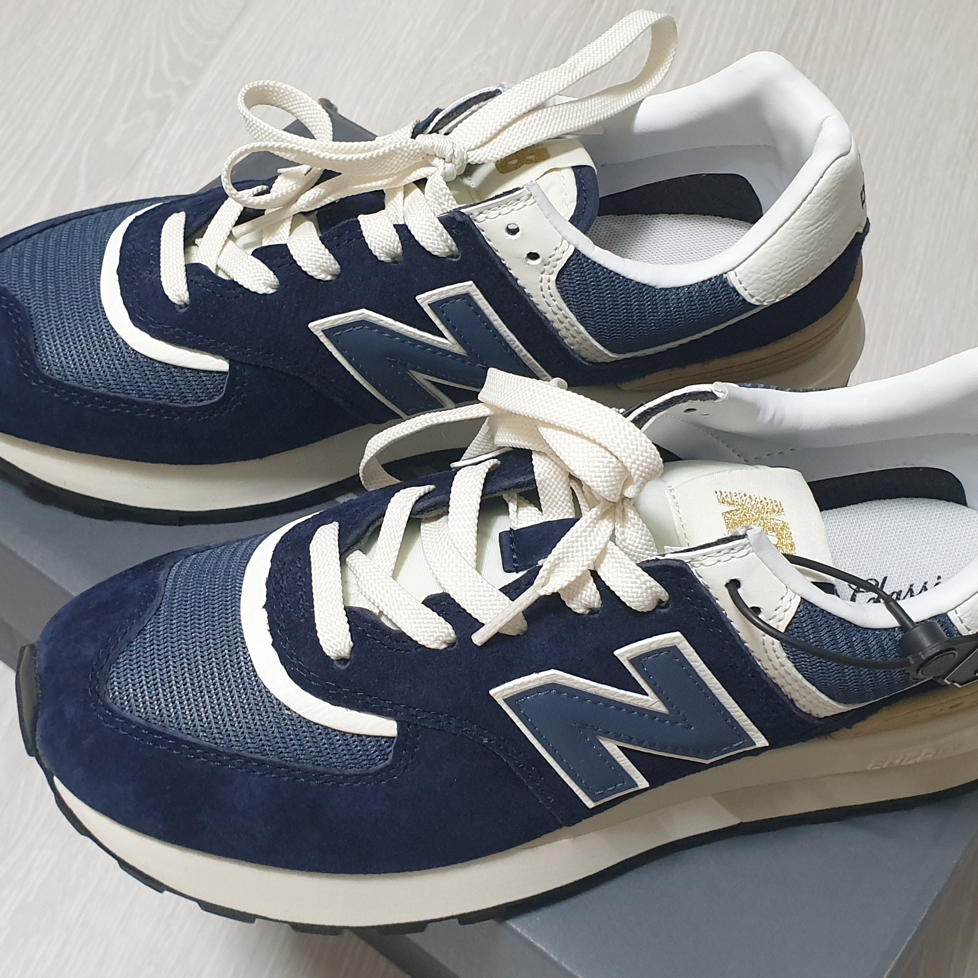New Balance 574 Legacy Navy 착용 스타일