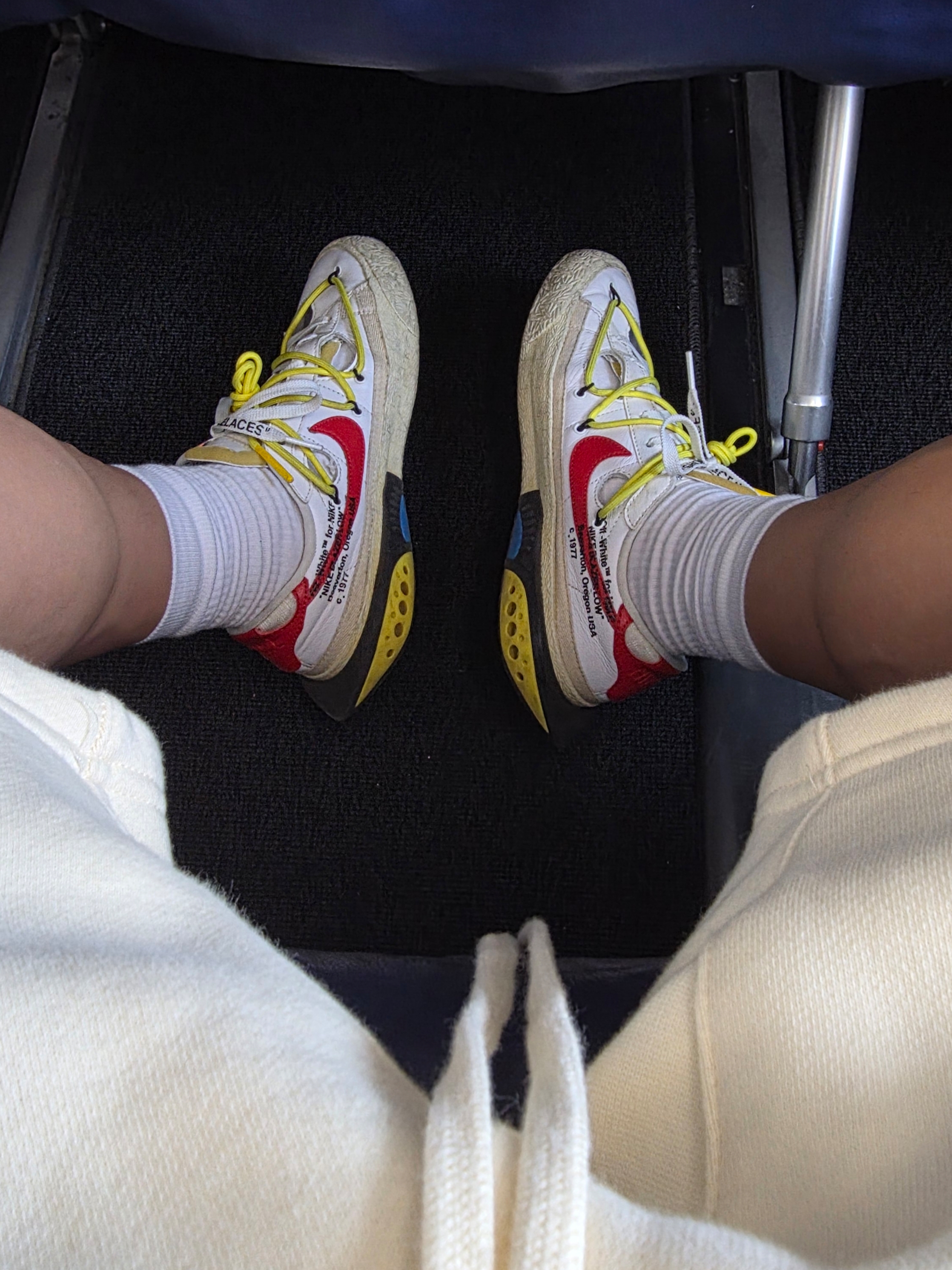 Nike x Off-White Blazer Low '77 White and University Red 착용 스타일