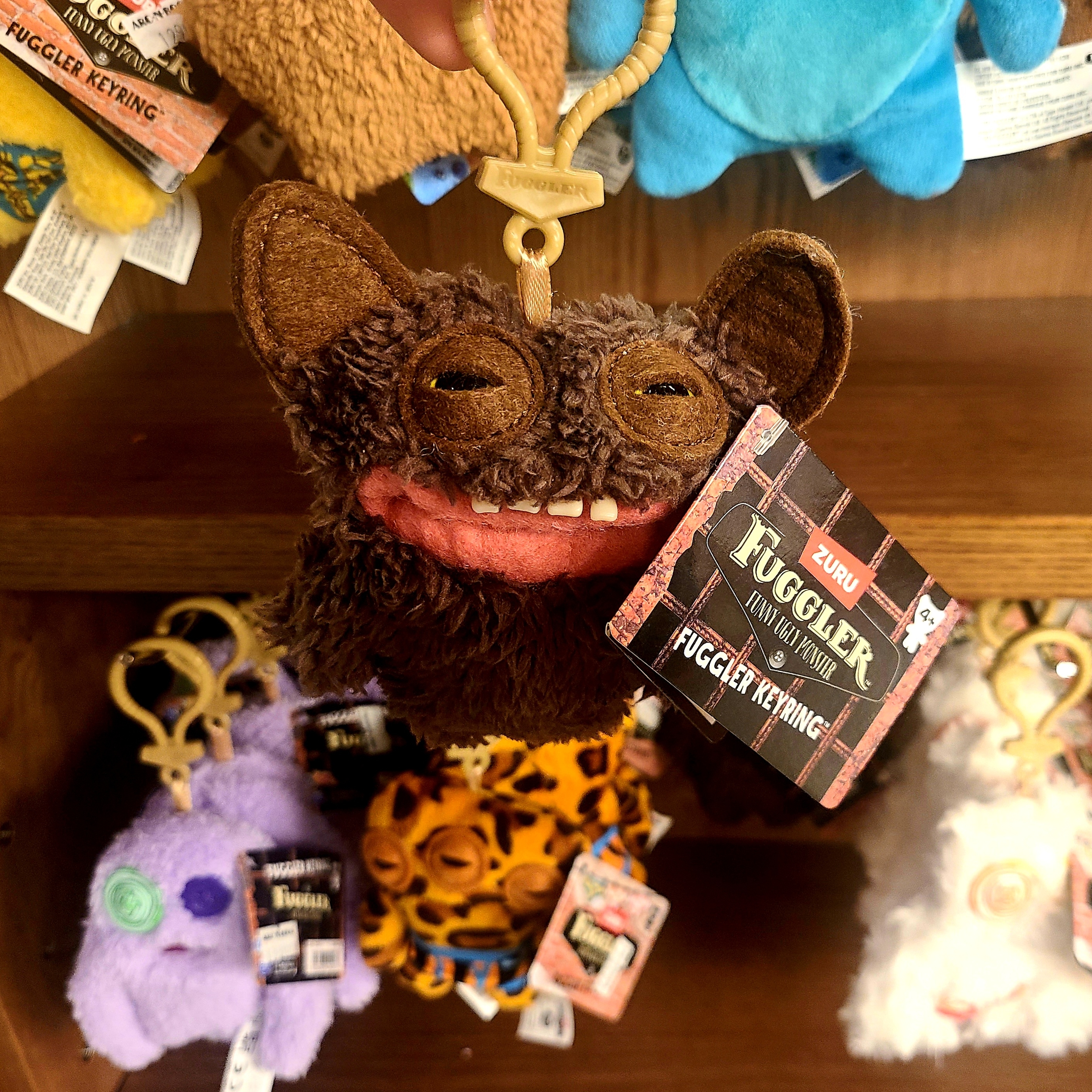 Fuggler Rabid Rabbit Pink Keyring, Fuggler Grin Grin Keyring Brown 착용 스타일 - 2