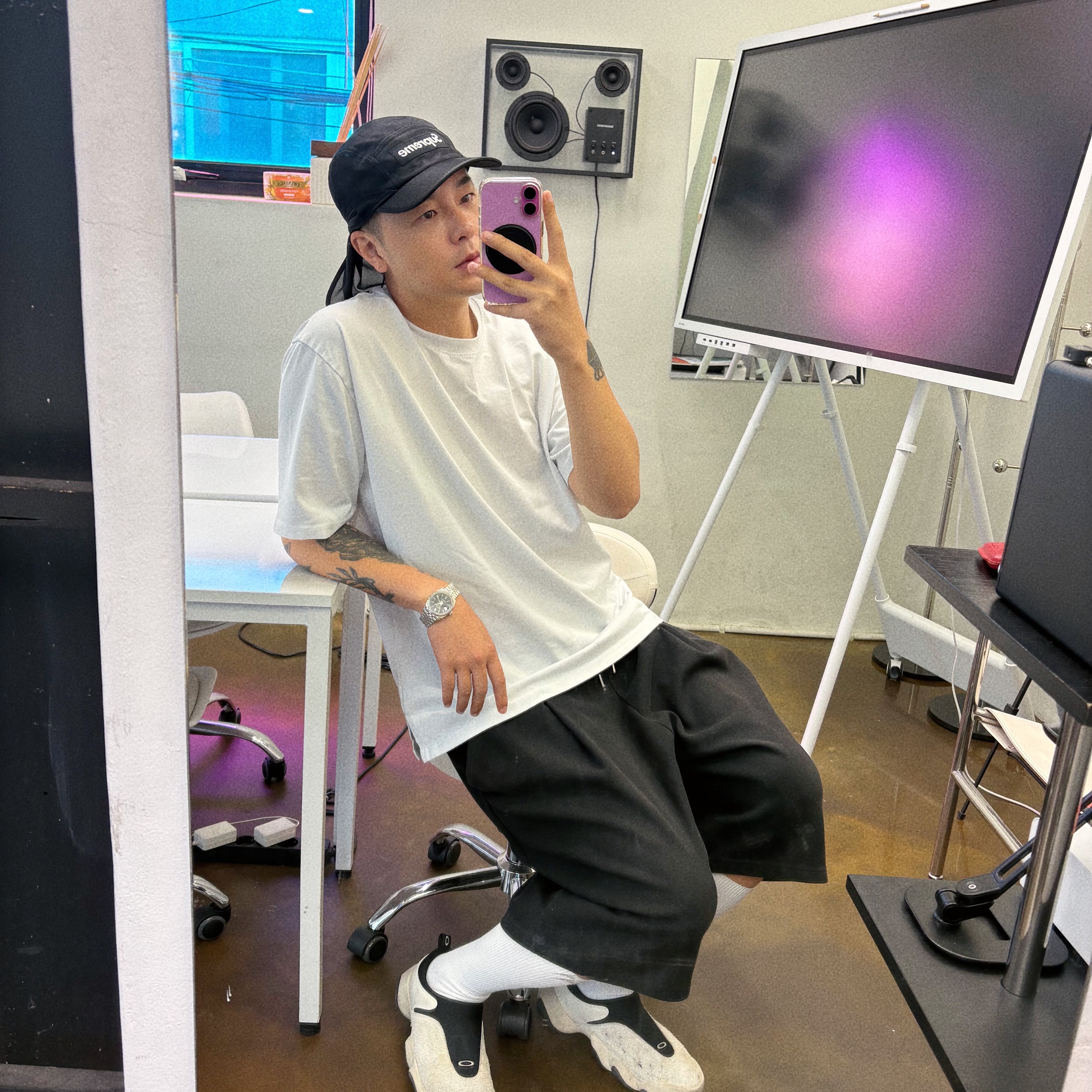 Supreme Mesh Sunshield Camp Cap Black - 24SS, (W) Vivienne Westwood ORB School Ribbed High Socks White 착용 스타일