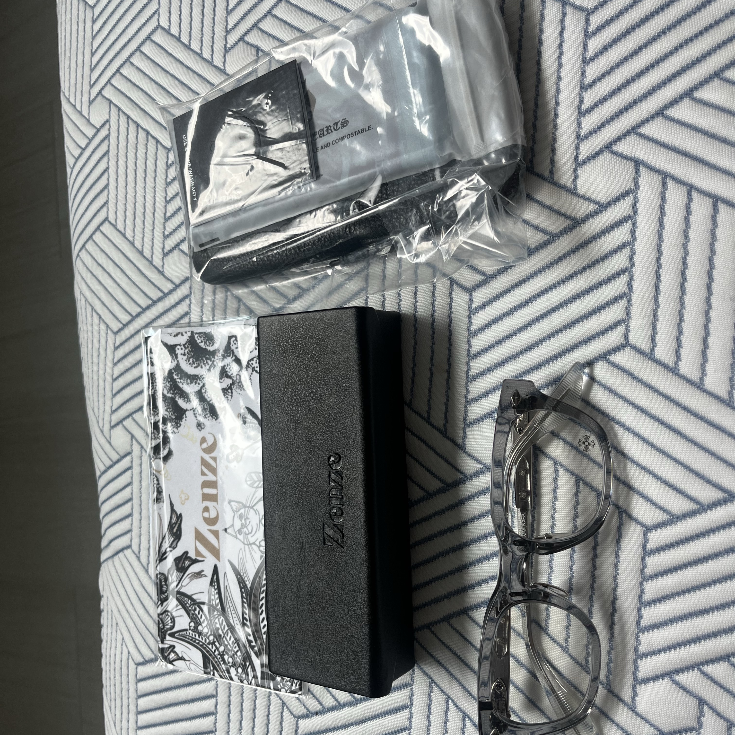 Chrome Hearts Baggins-A Graphite Crystal 착용 스타일 - 1