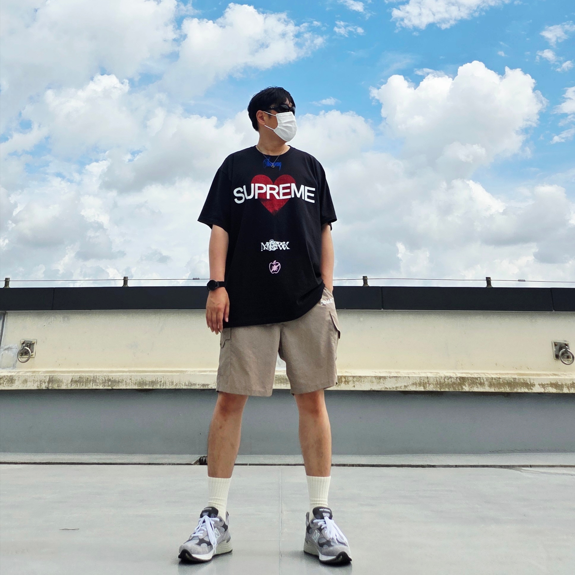 Supreme Announcing T-Shirt Black - 25SS, Oakley Eye Jacket Redux Matte Black Frame Prizm Grey Lenses High Bridge Fit 착용 스타일 - 1