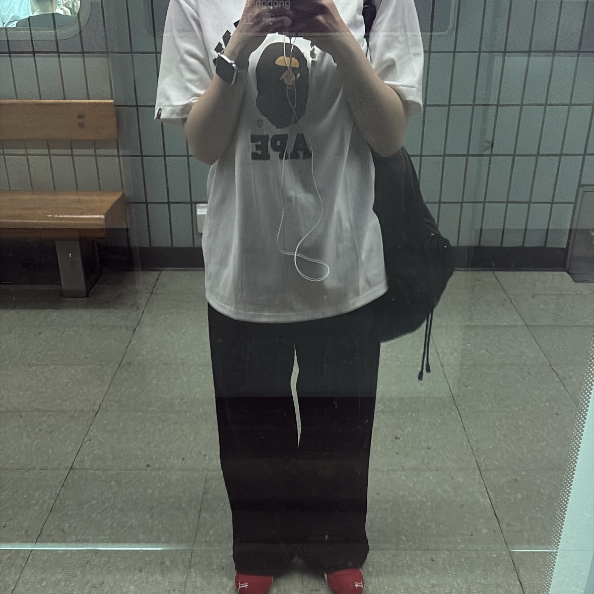 BAPE College T-Shirt White, Puma Speedcat OG Red White 착용 스타일 - 2