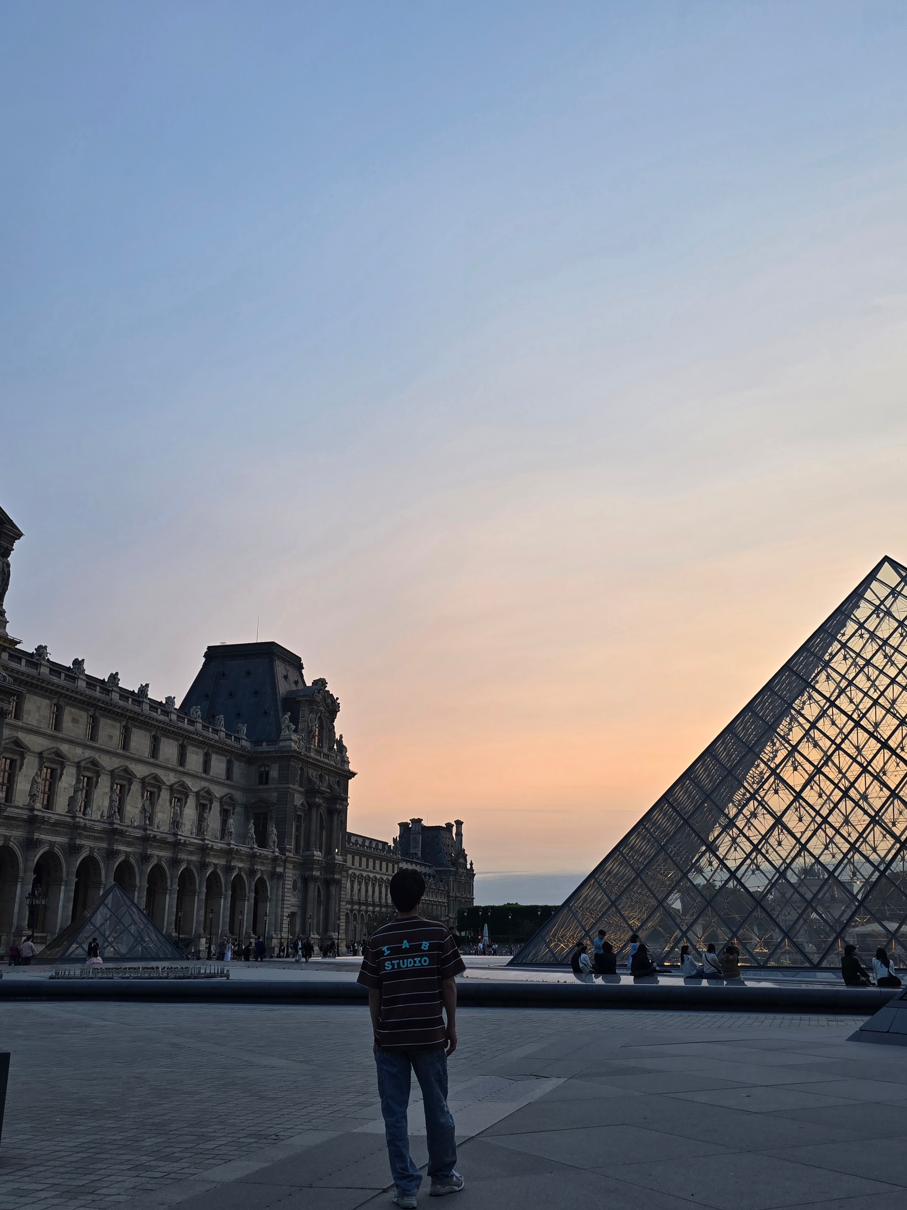 New Balance 992 Made in USA Core Grey Silver Metallic, IAB Studio Striped T-Shirt Brown 착용 스타일