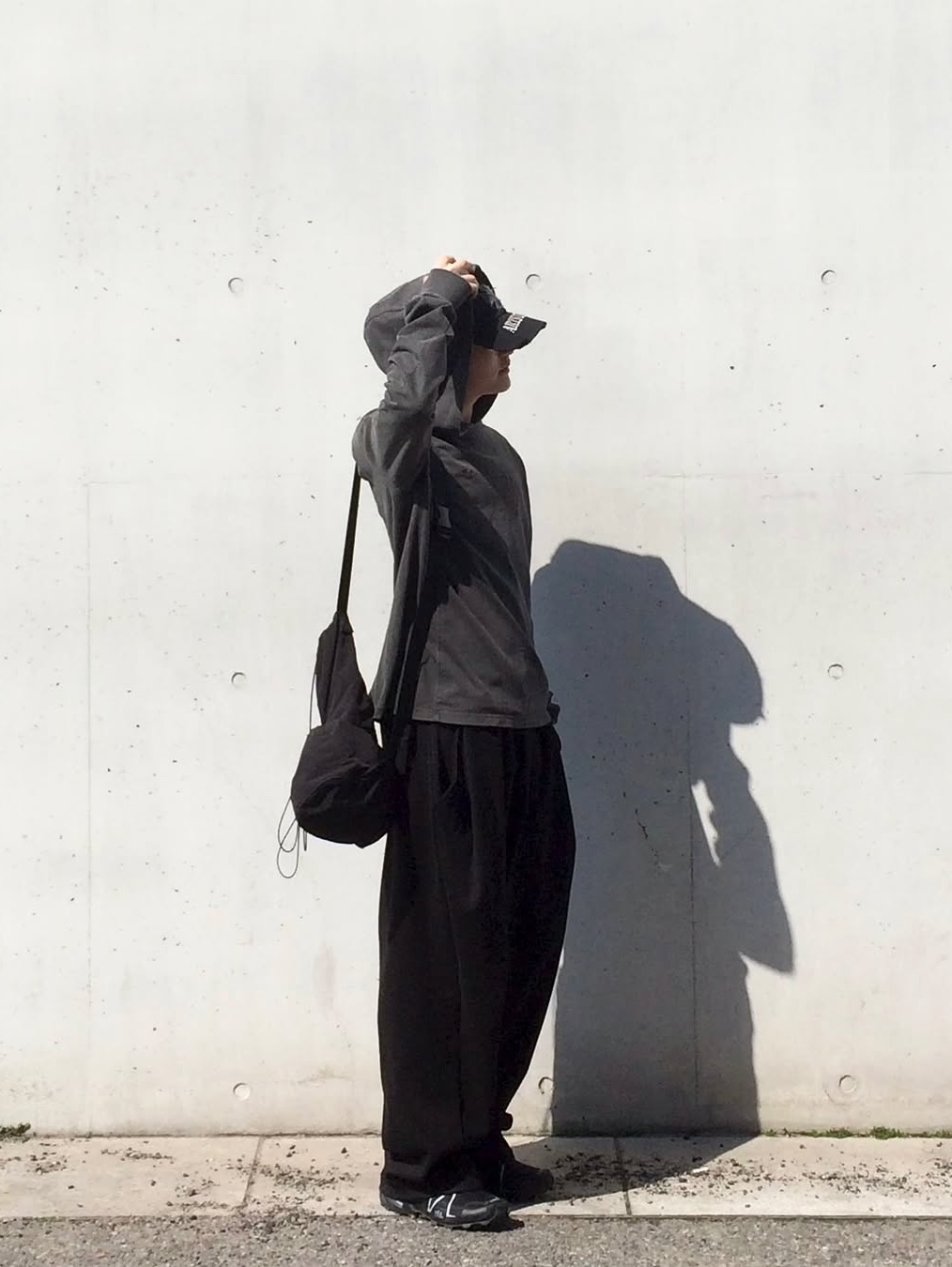 Knitted Curved Training Pants Black 착용 스타일