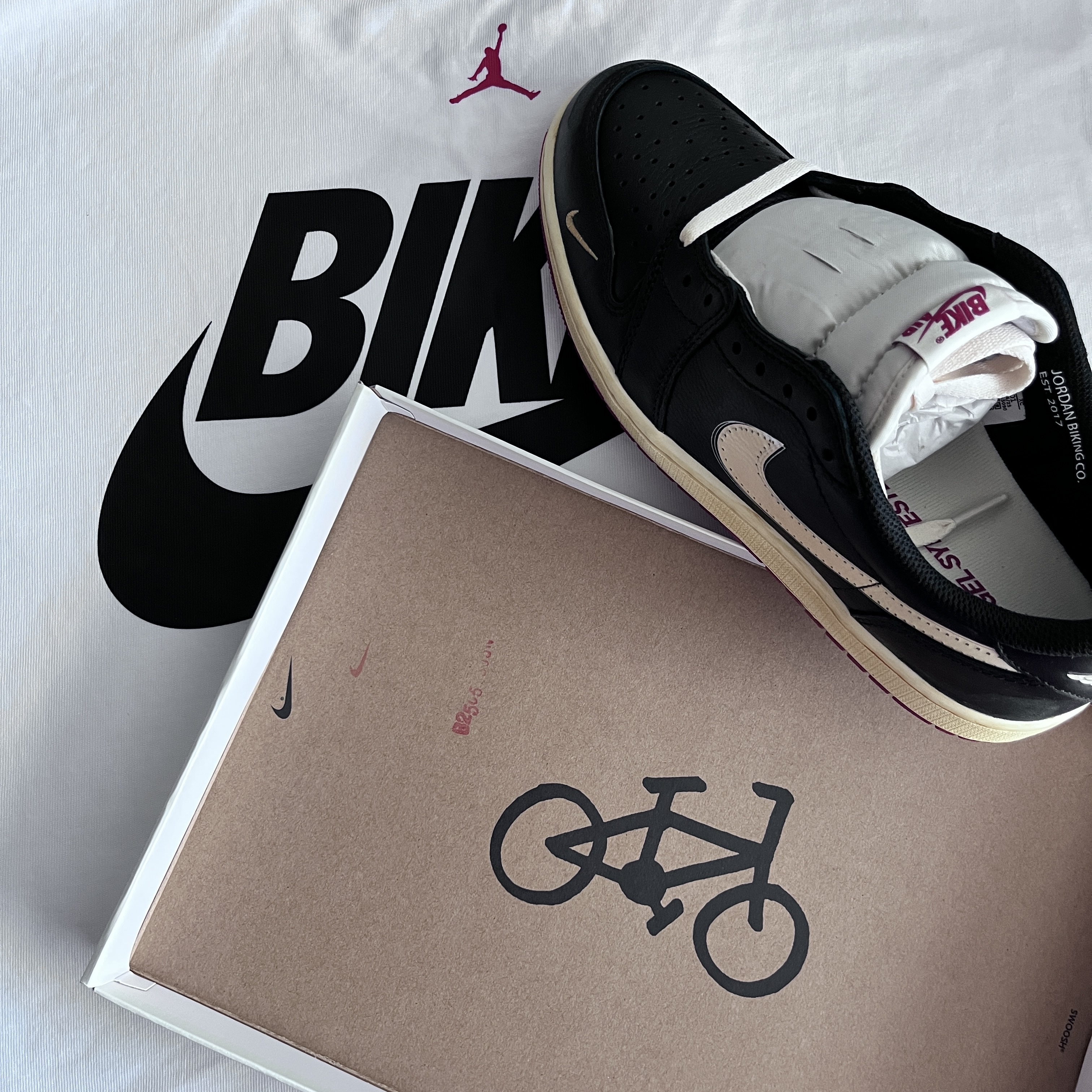 Jordan x Nigel Sylvester T-Shirt White (HQ1736-100), Jordan 1 x Nigel Sylvester Retro Low OG Better With Time 착용 스타일 - 1