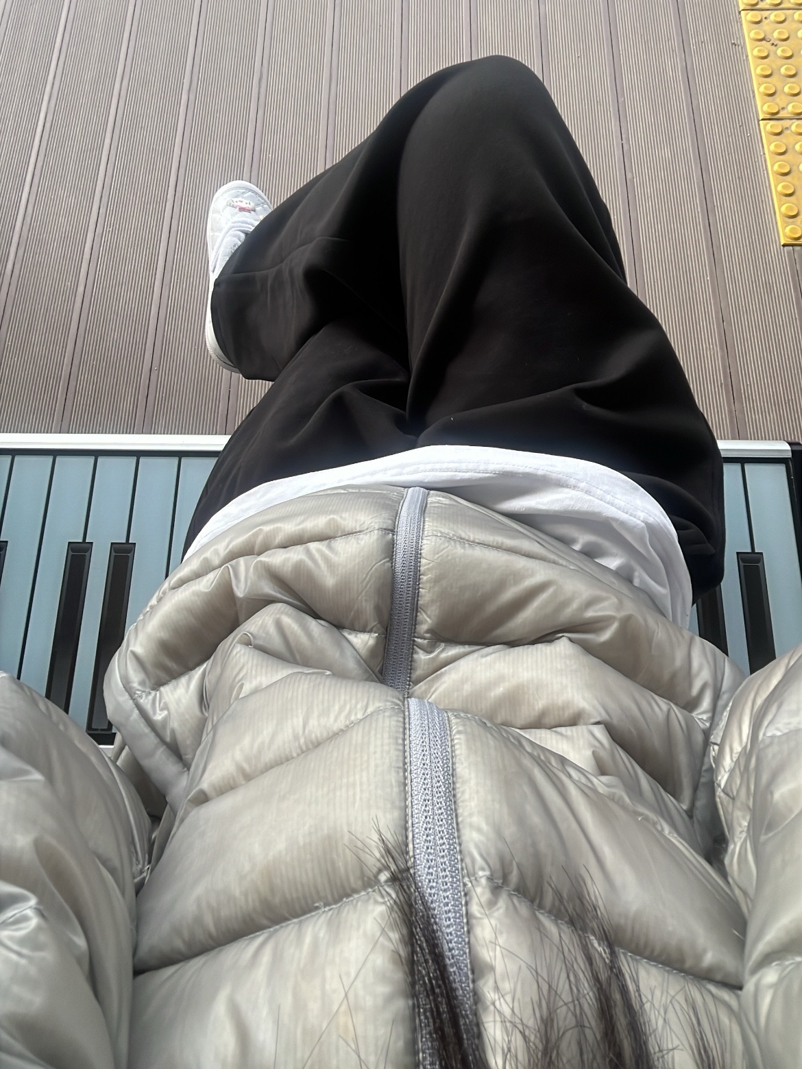 Sansan Gear Suffix Puffer Jacket Grey - 24FW 착용 스타일 - 2