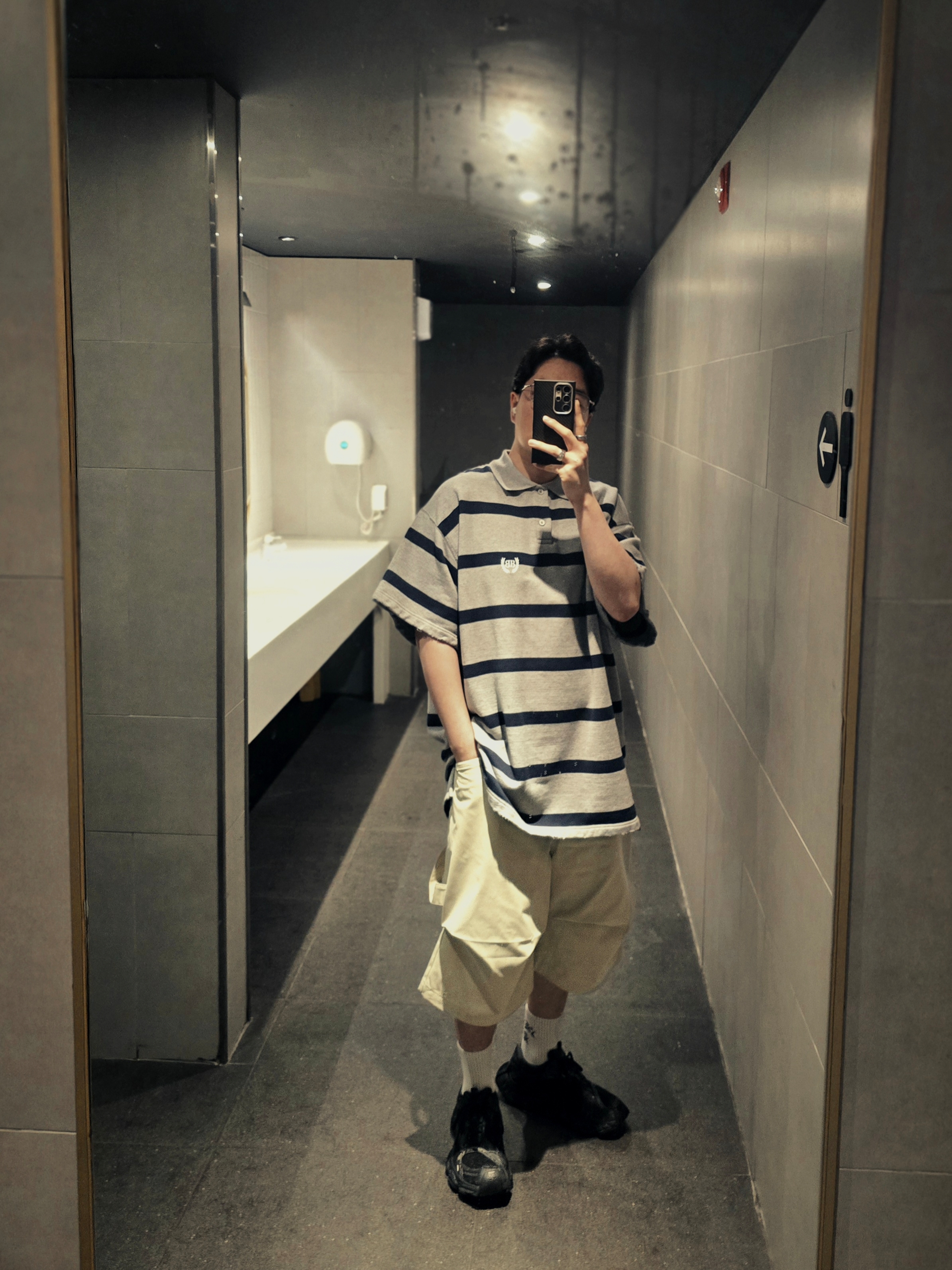 Nonnod Alpine Carpenter Shorts Beige, Balenciaga Stapler Sneaker Black 착용 스타일