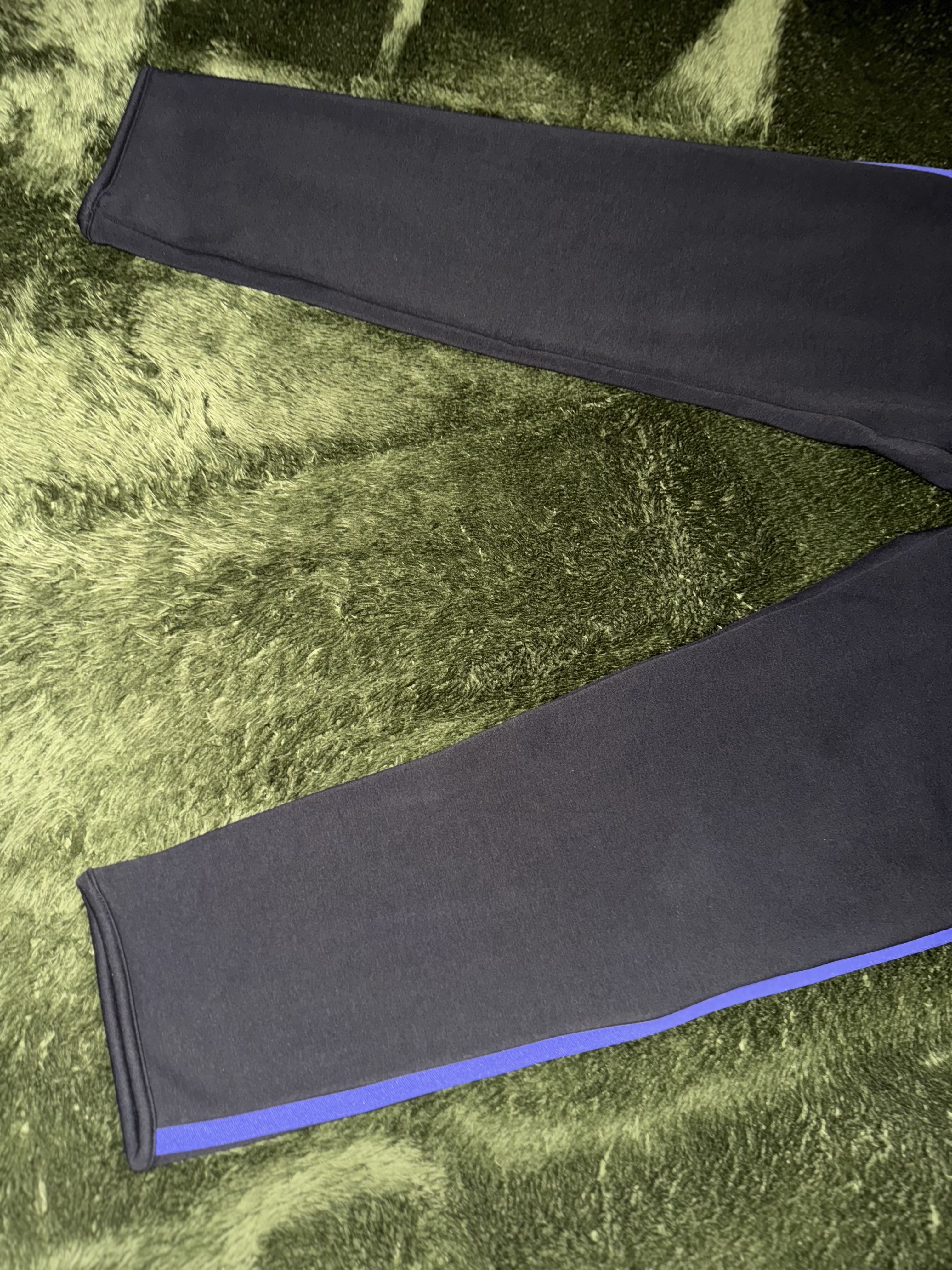 South2 West8 Fleece Trainer Pants Black Purple 착용 스타일 - 6