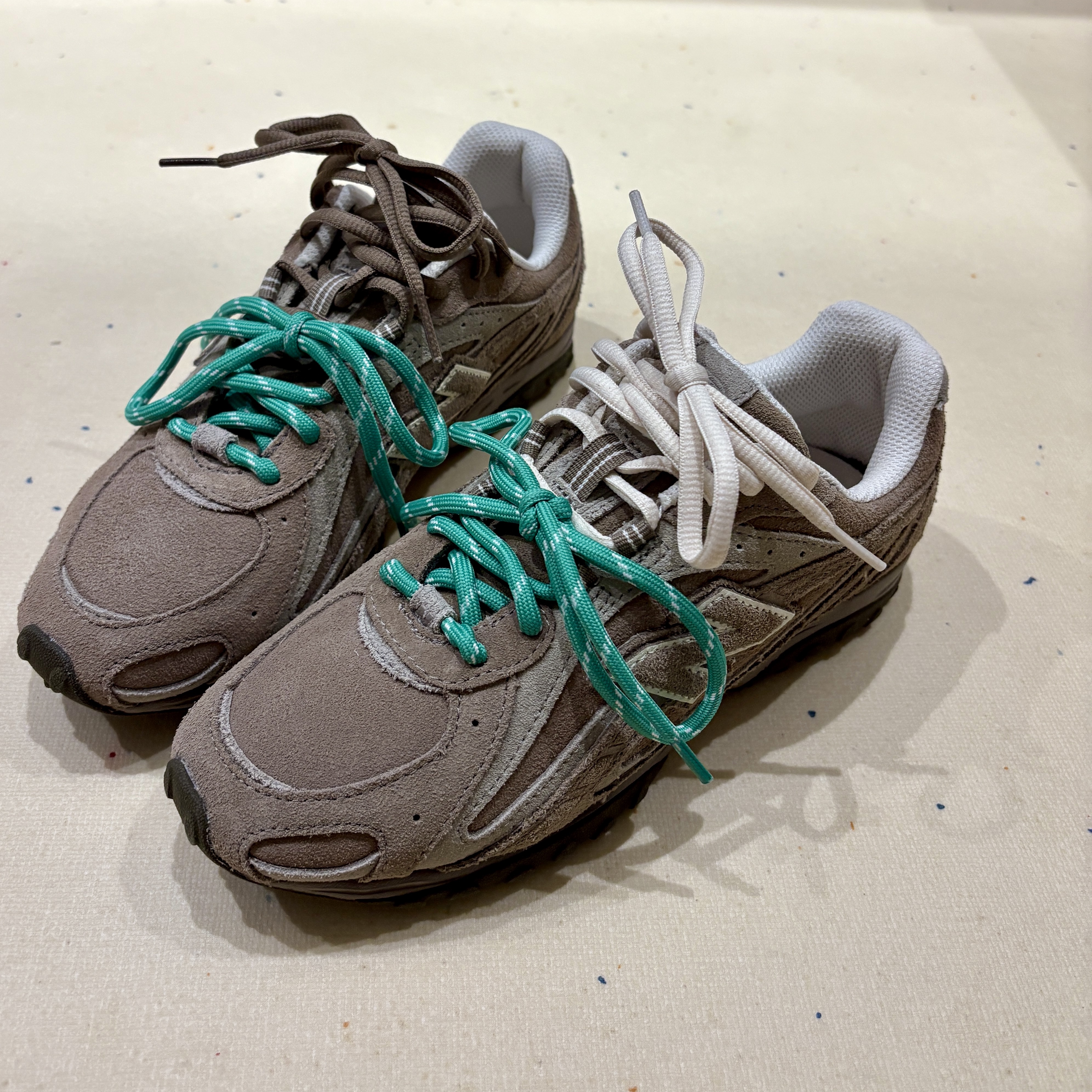 New Balance 204L Suede Mushroom Arid Stone 착용 스타일 - 3