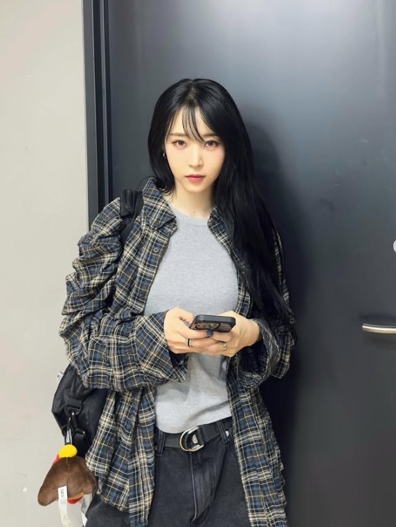 Undermycar Mu.117 Original Logo Basic Long Sleeve Check Shirts Navy Ivory 착용 스타일