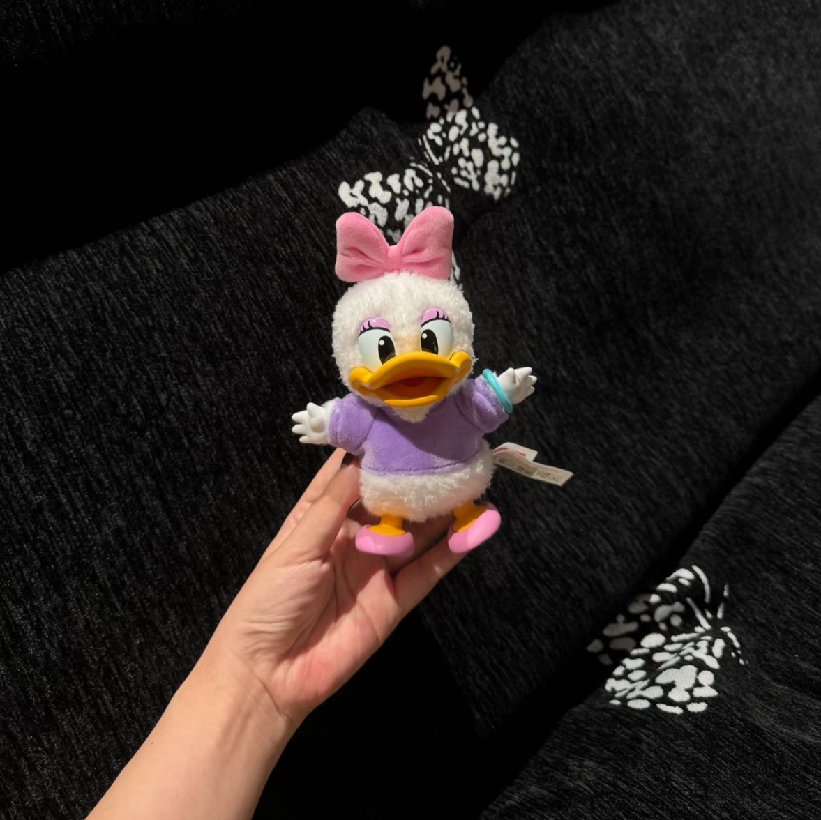 Pop Mart Mickey Family Cute Together Keychain Series Daisy (Opened Case) 착용 스타일