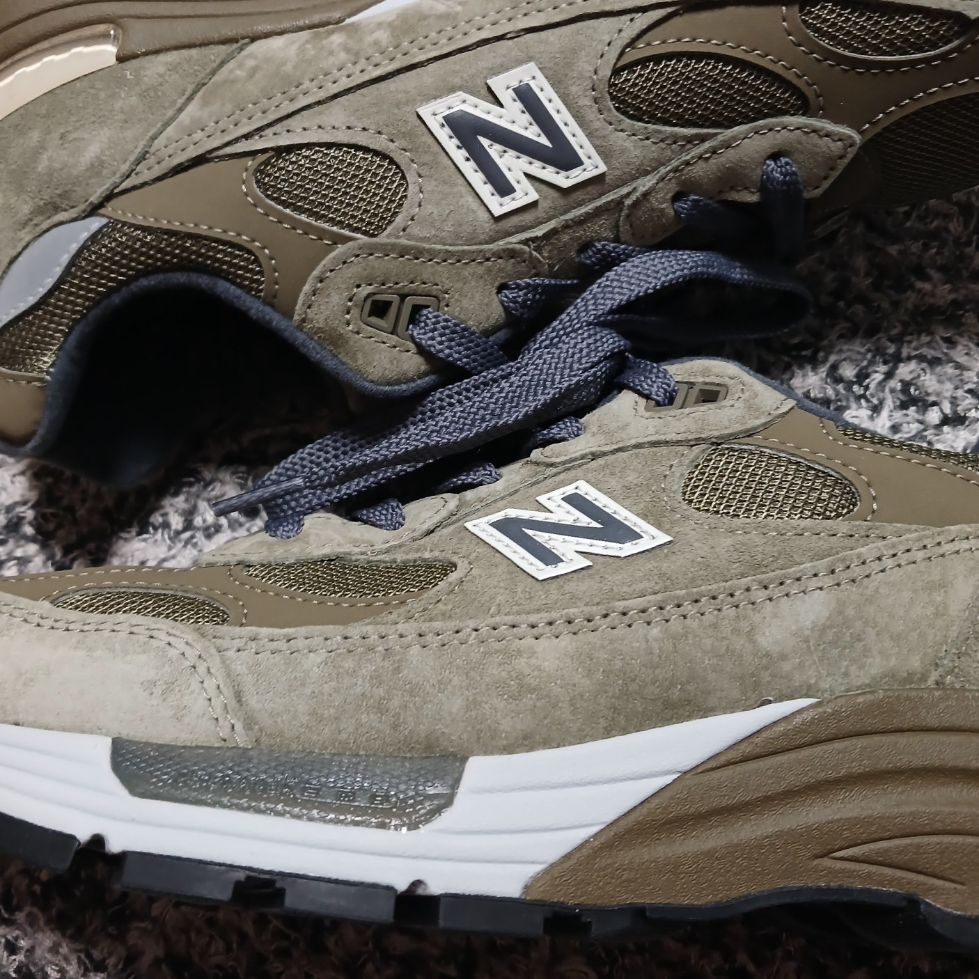 New Balance 992 Made in USA Dark Camo Covert Green - D Standard 착용 스타일 - 2
