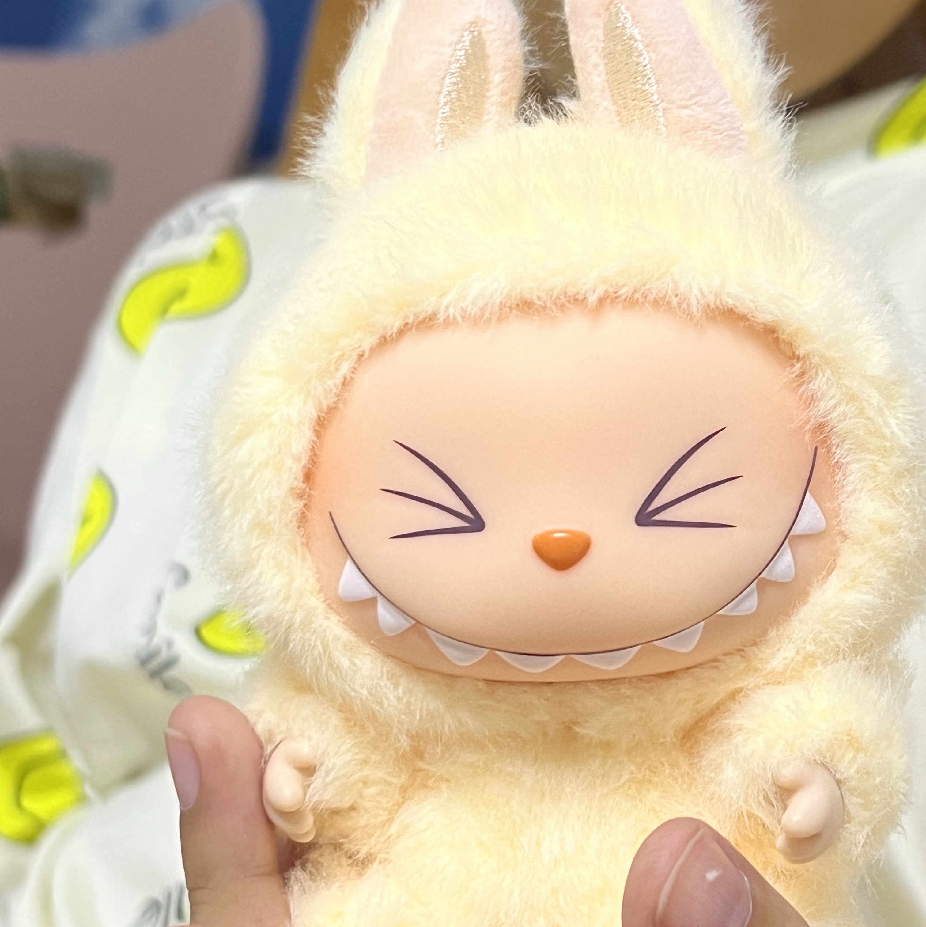 Pop Mart Labubu Let's Play Together Doll Series Sealed Case (1 Blind Box), Pop Mart Labubu Let's Play Together Doll Series Sisi Keyring (Opened Case) 착용 스타일